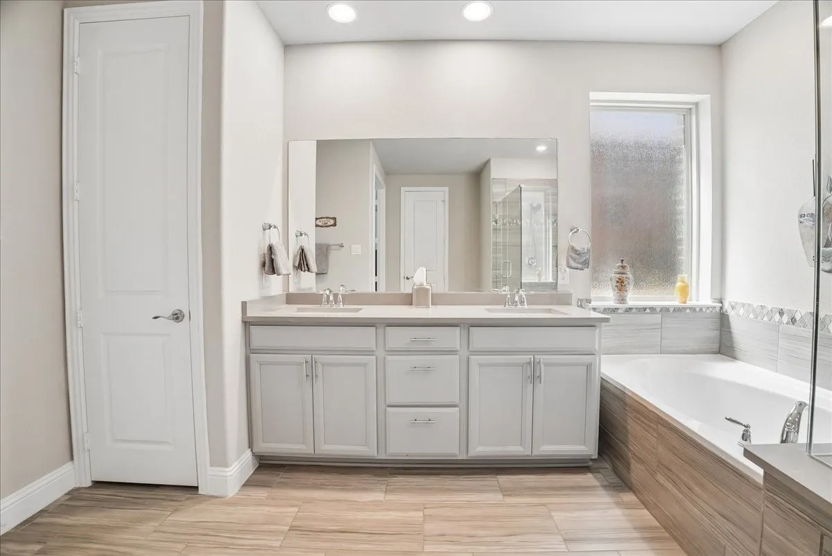 Single Family Residence For Sale in Denton County , 2206 Wellington Lane, Corinth, Texas 76210, 4 Bedroom, 4 Bathroom, 2 Garage spaces, 2,743 Sqft, built in 2016, mls#21388175, Real Estate Agent in Corinth, Homes For Sale in Denton county, Homes For Sale in Corinth, Realtor in Corinth Texas, Real Estate Brokerage Independent Realty Texas, Luminita Cordes Realtor