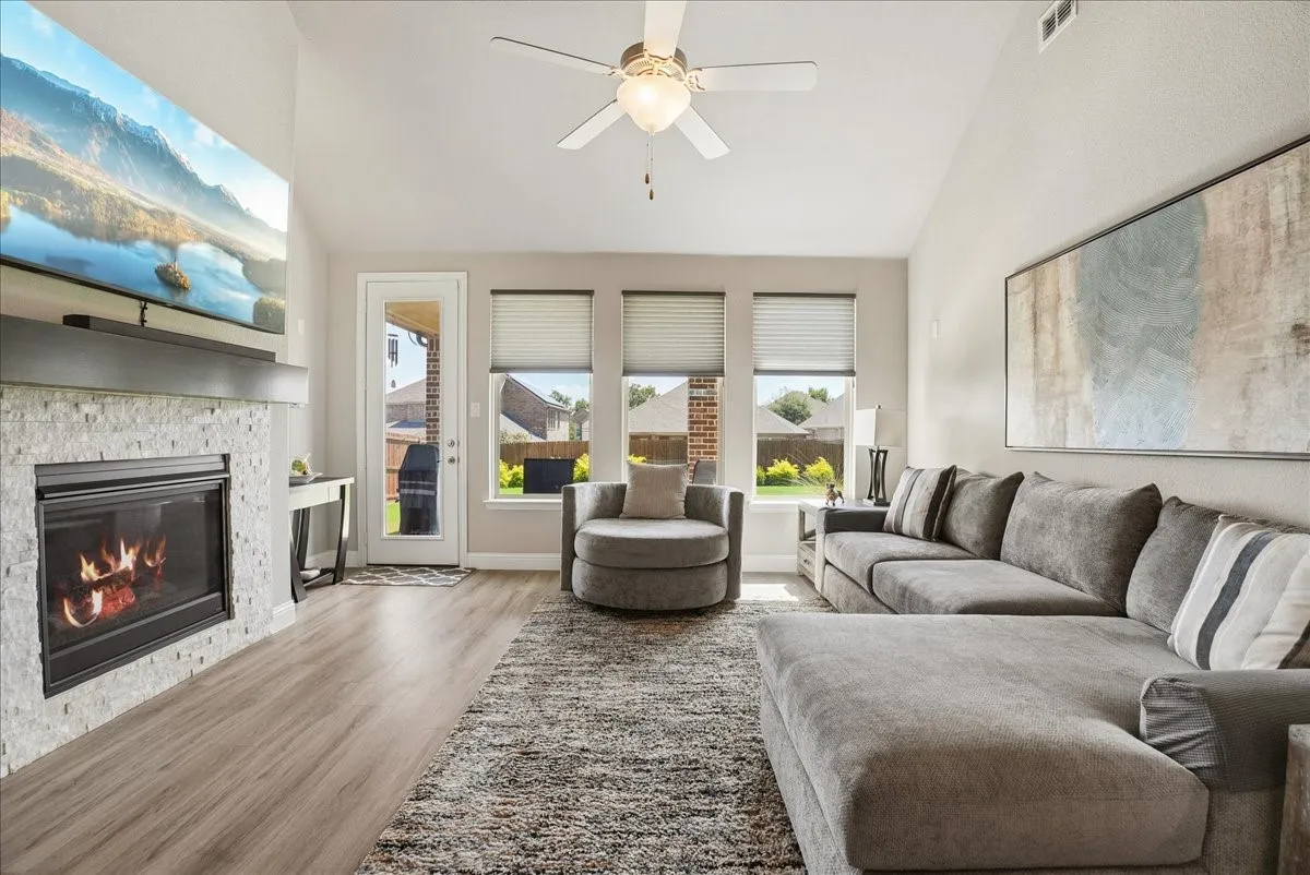 Single Family Residence For Sale in Denton County , 2206 Wellington Lane, Corinth, Texas 76210, 4 Bedroom, 4 Bathroom, 2 Garage spaces, 2,743 Sqft, built in 2016, mls#21388175, Real Estate Agent in Corinth, Homes For Sale in Denton county, Homes For Sale in Corinth, Realtor in Corinth Texas, Real Estate Brokerage Independent Realty Texas, Luminita Cordes Realtor