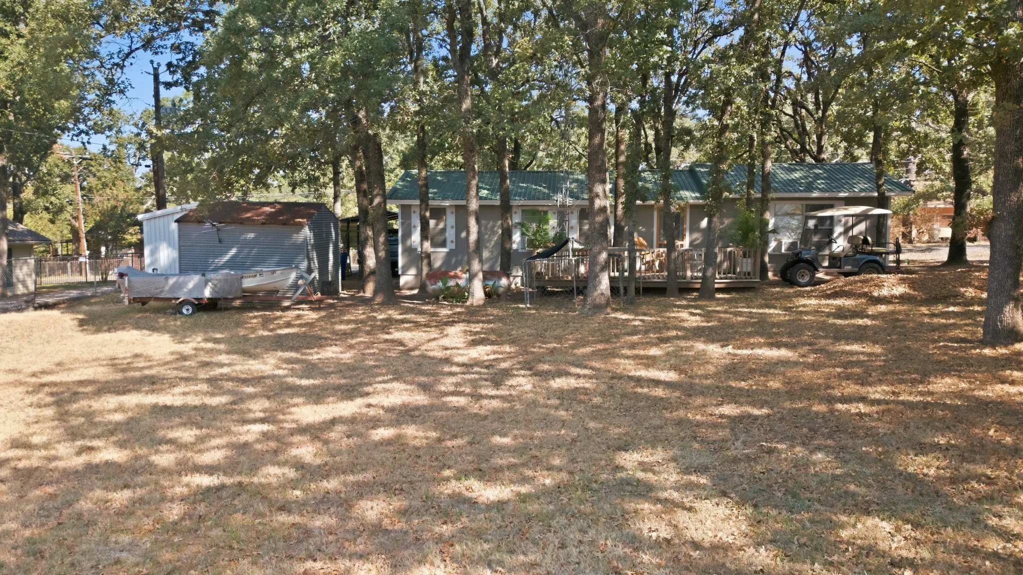 Single Family Residence For Sale in Grayson County , 2225 Hillcrest Circle, Gordonville, Texas 76245, 2 Bedroom, 1 Bathroom, Garage spaces, 1,000 Sqft, built in 1970, mls#21391782, Real Estate Agent in Gordonville, Homes For Sale in Grayson county, Homes For Sale in Gordonville, Realtor in Gordonville Texas, Real Estate Brokerage Independent Realty Texas, Luminita Cordes Realtor
