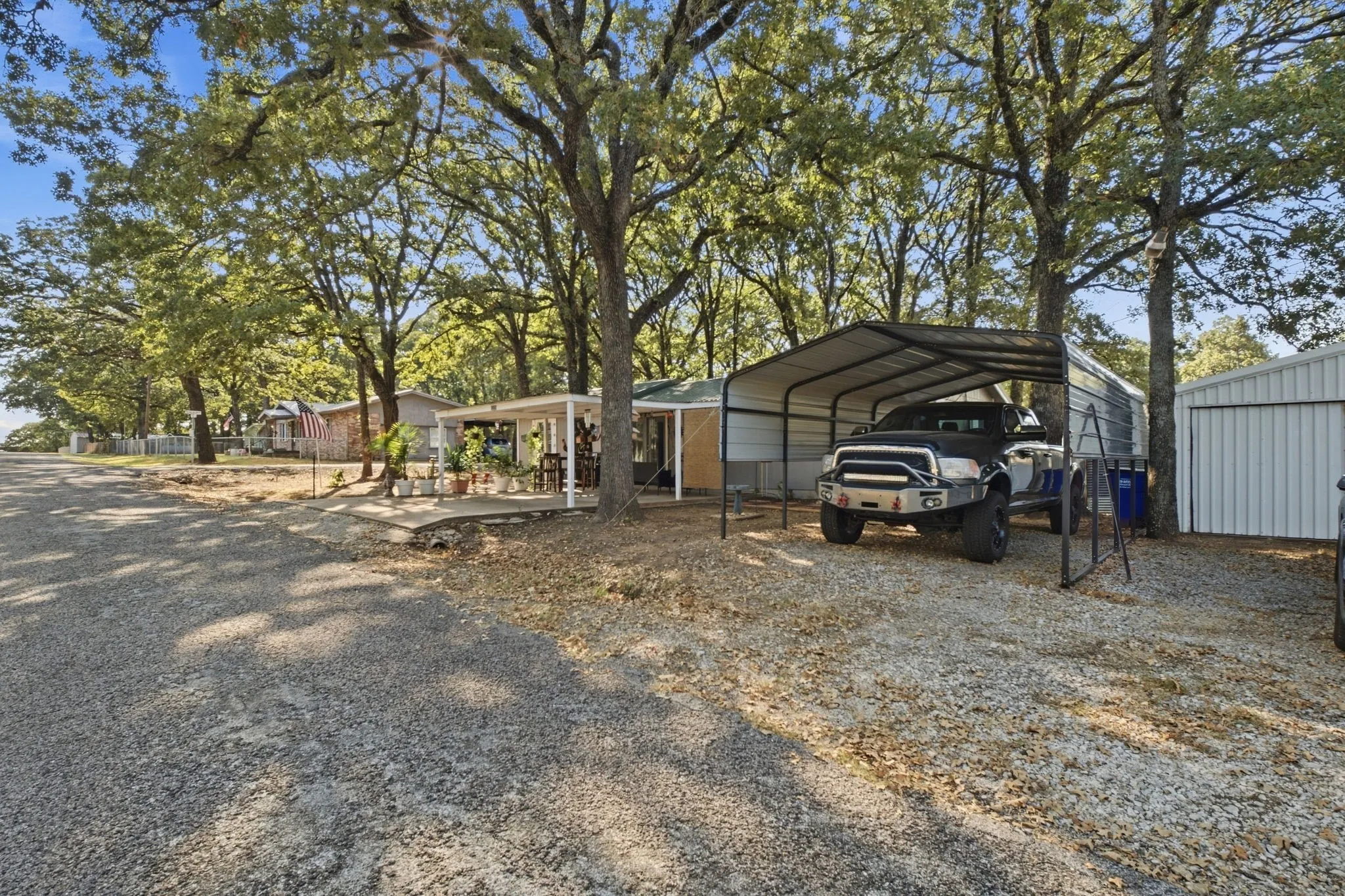 Single Family Residence For Sale in Grayson County , 2225 Hillcrest Circle, Gordonville, Texas 76245, 2 Bedroom, 1 Bathroom, Garage spaces, 1,000 Sqft, built in 1970, mls#21391782, Real Estate Agent in Gordonville, Homes For Sale in Grayson county, Homes For Sale in Gordonville, Realtor in Gordonville Texas, Real Estate Brokerage Independent Realty Texas, Luminita Cordes Realtor