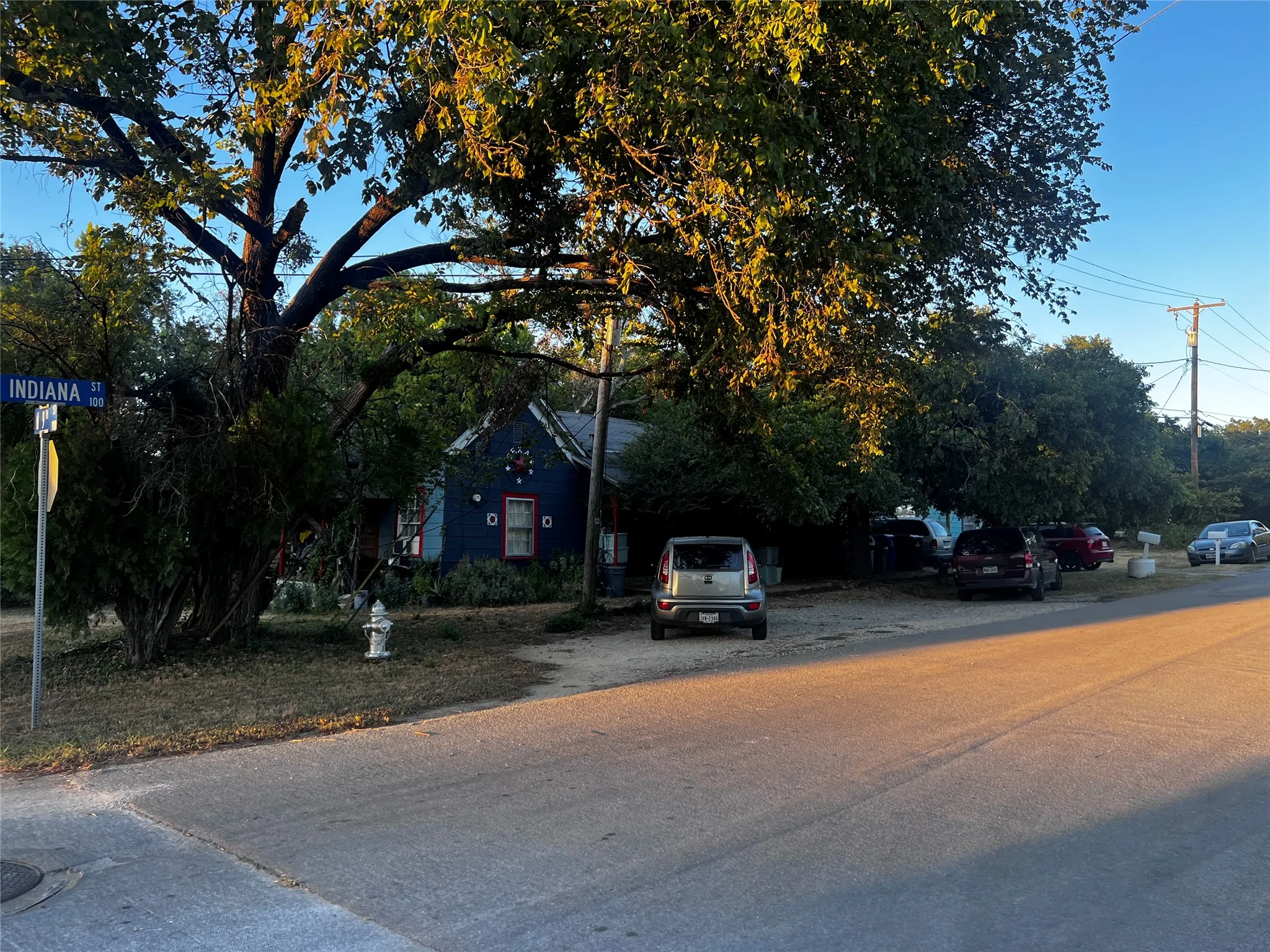 Single Family Residence For Sale in Ellis County , 902 N 9th Street, Midlothian, Texas 76065, 3 Bedroom, 2 Bathroom, Garage spaces, 1,722 Sqft, built in 1935, mls#21392234, Real Estate Agent in Midlothian, Homes For Sale in Ellis county, Homes For Sale in Midlothian, Realtor in Midlothian Texas, Real Estate Brokerage Independent Realty Texas, Luminita Cordes Realtor