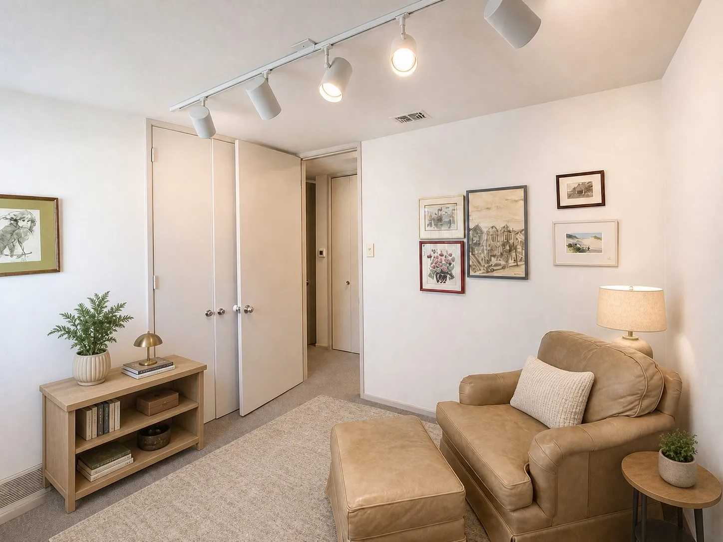 Track lighting fixture with multiple spotlights