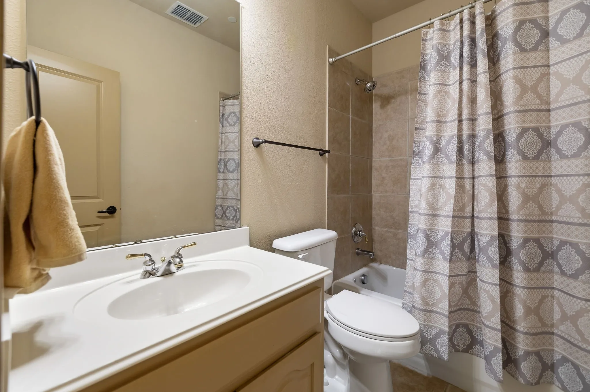 Townhouse For Sale in Collin County , 8340 Library Street, Frisco, Texas 75034, 4 Bedroom, 5 Bathroom, 2 Garage spaces, 3,860 Sqft, built in 2002, mls#21379482, Real Estate Agent in Frisco, Homes For Sale in Collin county, Homes For Sale in Frisco, Realtor in Frisco Texas, Real Estate Brokerage Independent Realty Texas, Luminita Cordes Realtor