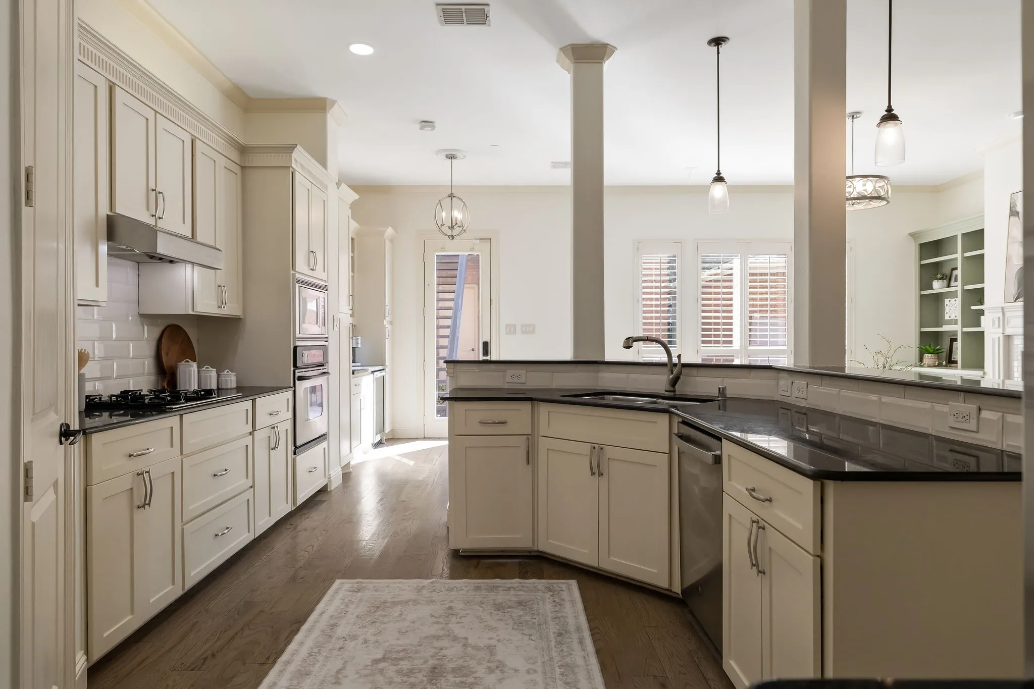 Townhouse For Sale in Collin County , 8340 Library Street, Frisco, Texas 75034, 4 Bedroom, 5 Bathroom, 2 Garage spaces, 3,860 Sqft, built in 2002, mls#21379482, Real Estate Agent in Frisco, Homes For Sale in Collin county, Homes For Sale in Frisco, Realtor in Frisco Texas, Real Estate Brokerage Independent Realty Texas, Luminita Cordes Realtor