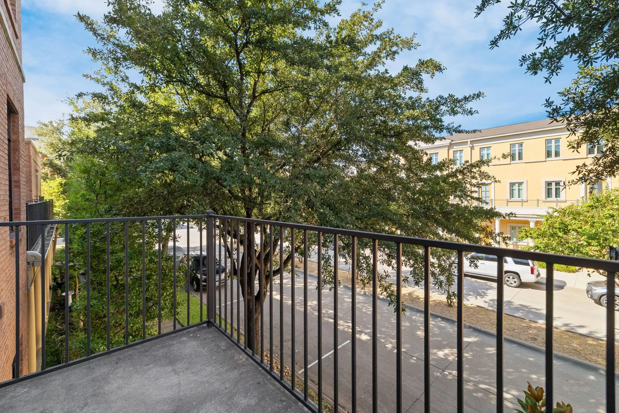 Townhouse For Sale in Collin County , 8340 Library Street, Frisco, Texas 75034, 4 Bedroom, 5 Bathroom, 2 Garage spaces, 3,860 Sqft, built in 2002, mls#21379482, Real Estate Agent in Frisco, Homes For Sale in Collin county, Homes For Sale in Frisco, Realtor in Frisco Texas, Real Estate Brokerage Independent Realty Texas, Luminita Cordes Realtor