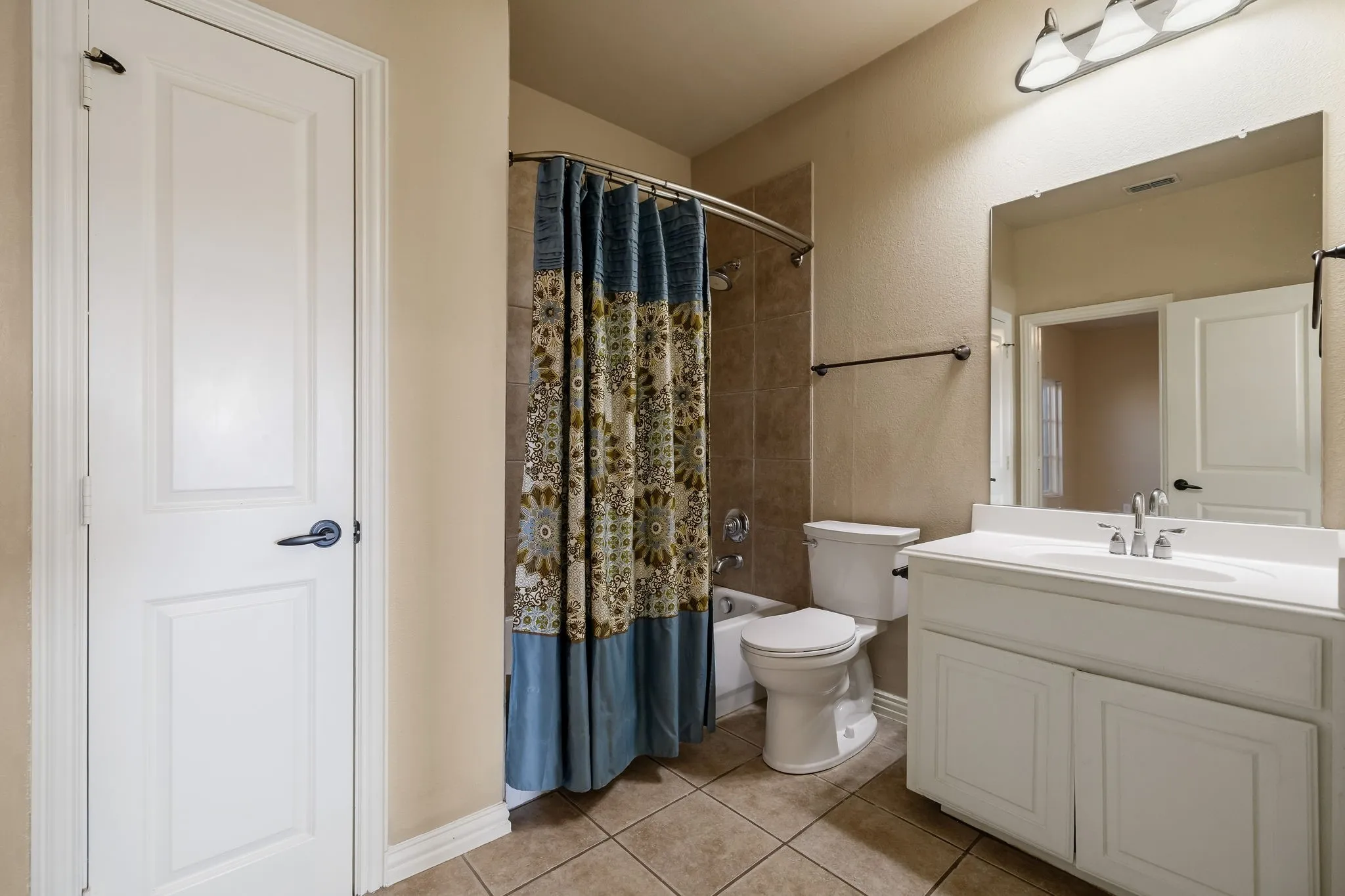 Townhouse For Sale in Collin County , 8340 Library Street, Frisco, Texas 75034, 4 Bedroom, 5 Bathroom, 2 Garage spaces, 3,860 Sqft, built in 2002, mls#21379482, Real Estate Agent in Frisco, Homes For Sale in Collin county, Homes For Sale in Frisco, Realtor in Frisco Texas, Real Estate Brokerage Independent Realty Texas, Luminita Cordes Realtor
