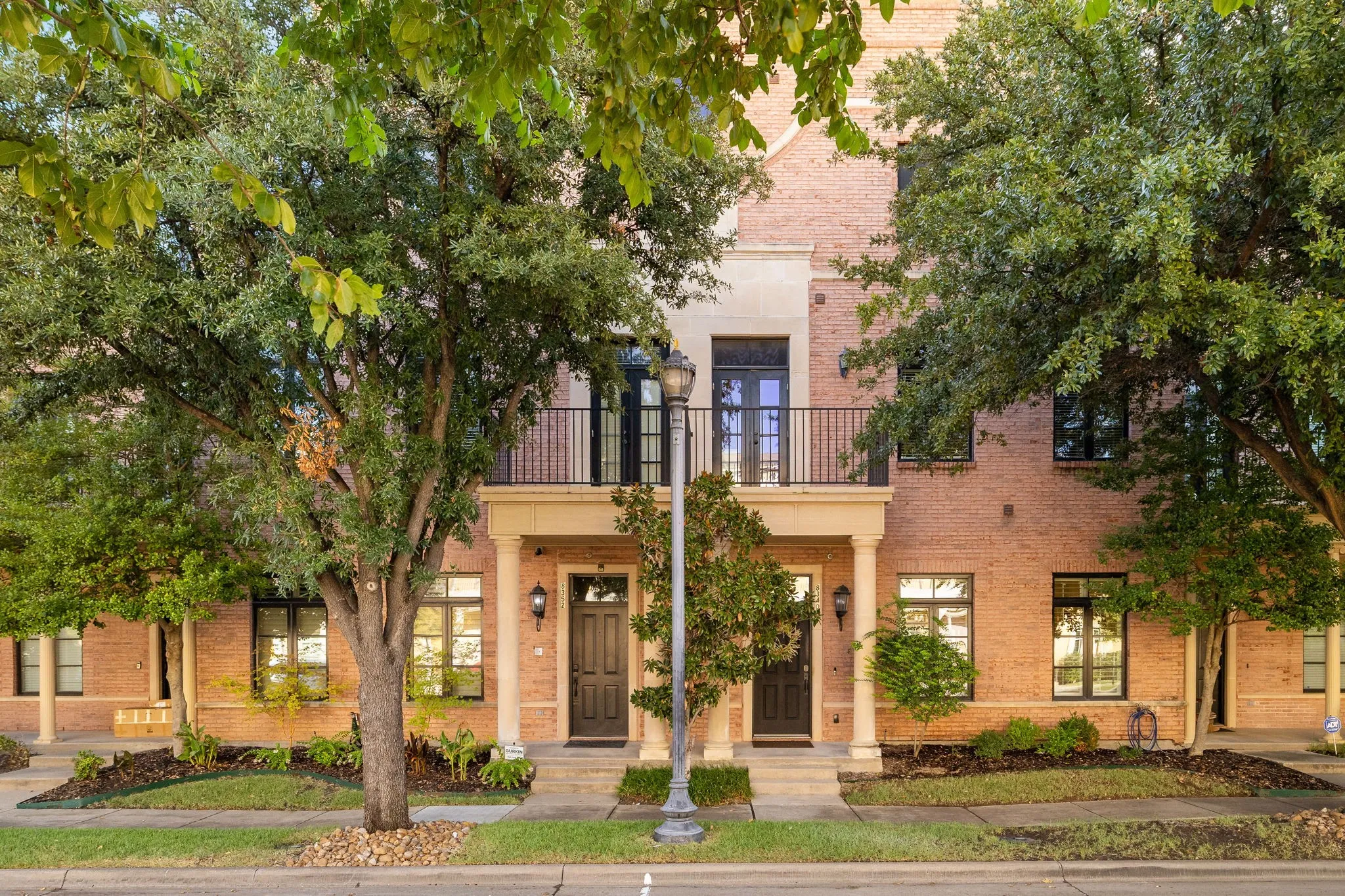 Townhouse For Sale in Collin County , 8340 Library Street, Frisco, Texas 75034, 4 Bedroom, 5 Bathroom, 2 Garage spaces, 3,860 Sqft, built in 2002, mls#21379482, Real Estate Agent in Frisco, Homes For Sale in Collin county, Homes For Sale in Frisco, Realtor in Frisco Texas, Real Estate Brokerage Independent Realty Texas, Luminita Cordes Realtor