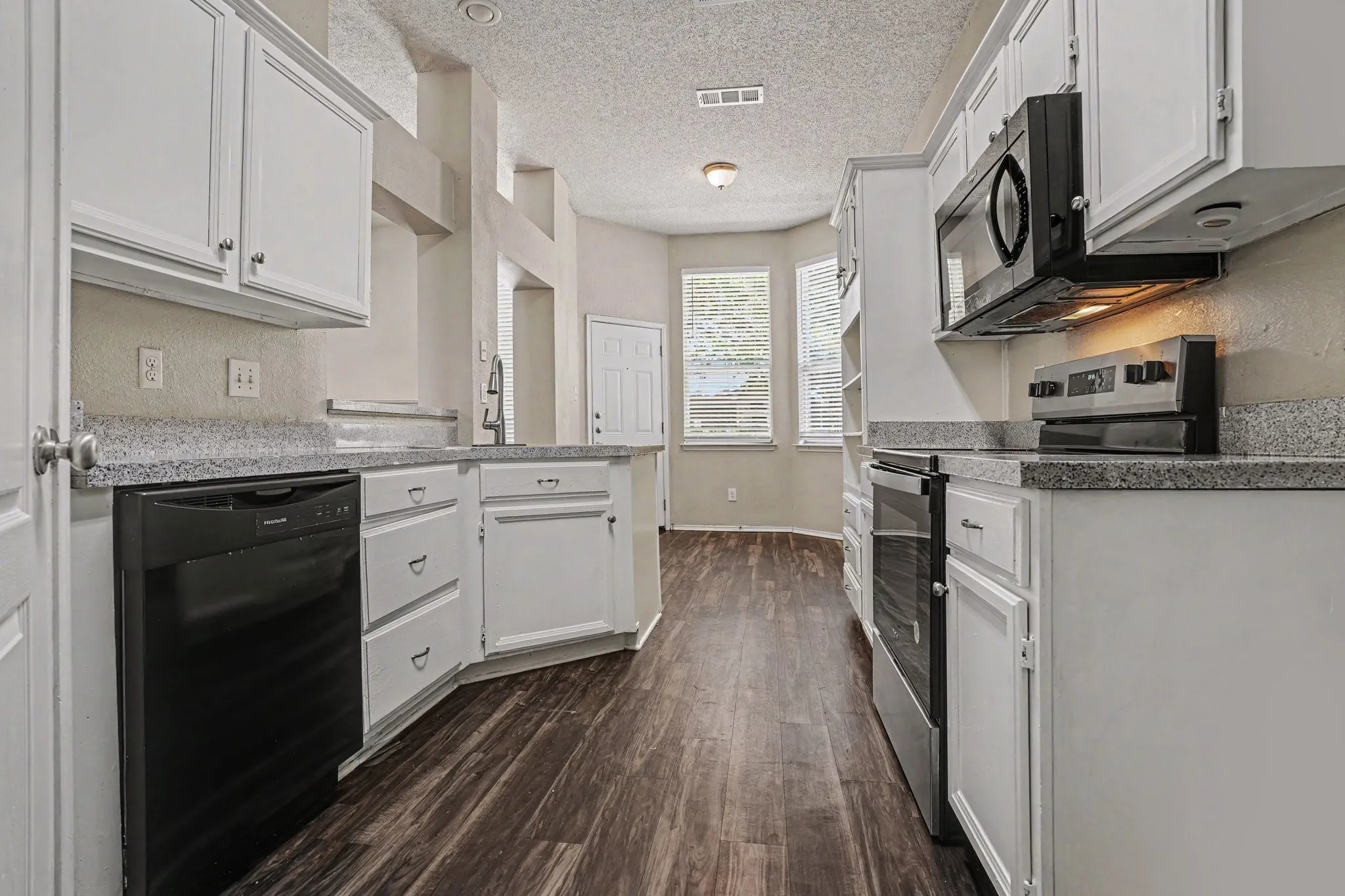 Eat-in kitchen with a designated breakfast area