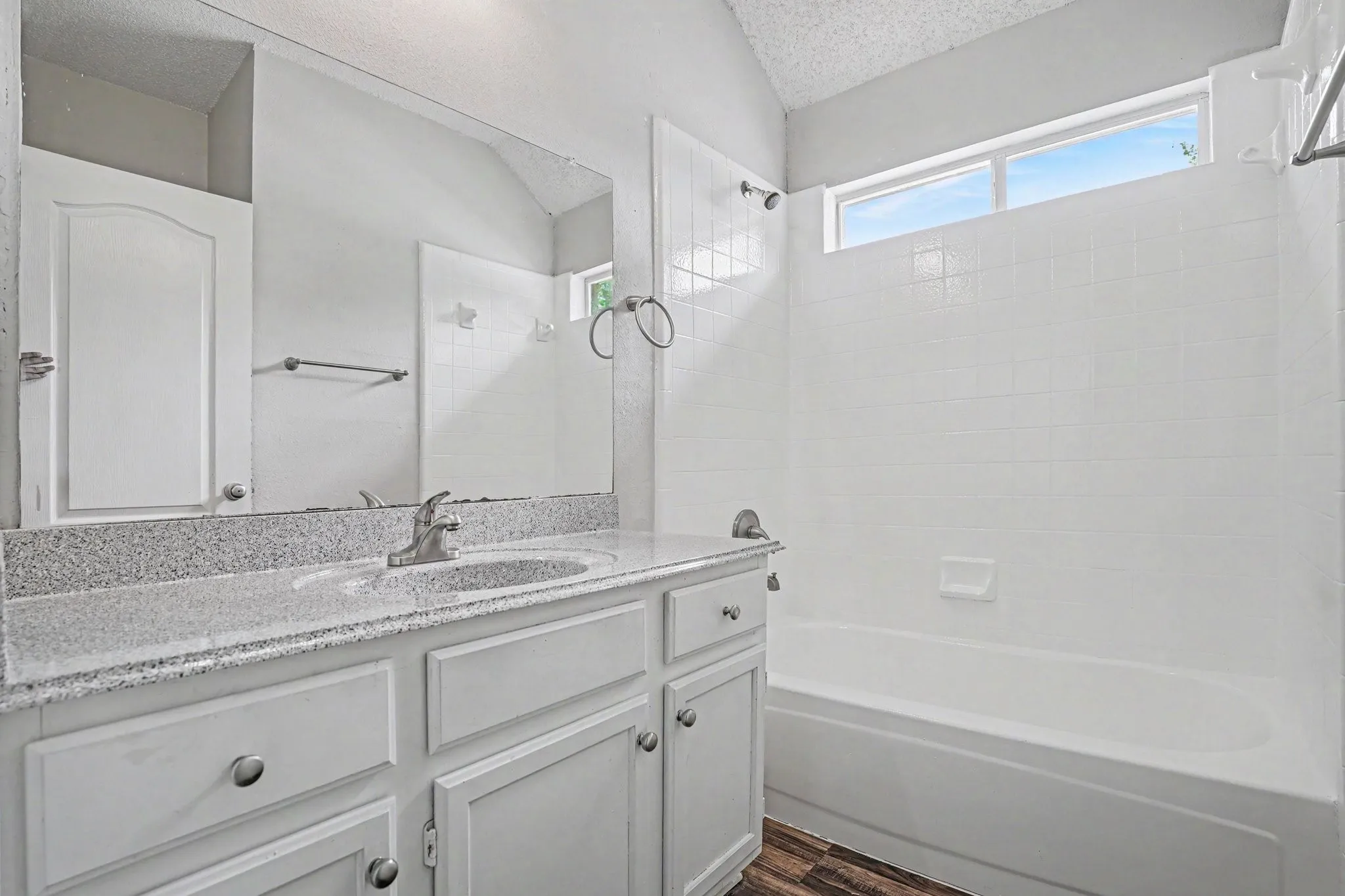 Single Family Residence For Sale in Tarrant County , 5612 Greenwich Drive, Arlington, Texas 76018, 3 Bedroom, 2 Bathroom, 2 Garage spaces, 1,544 Sqft, built in 1993, mls#21392245, Real Estate Agent in Arlington, Homes For Sale in Tarrant county, Homes For Sale in Arlington, Realtor in Arlington Texas, Real Estate Brokerage Independent Realty Texas, Luminita Cordes Realtor