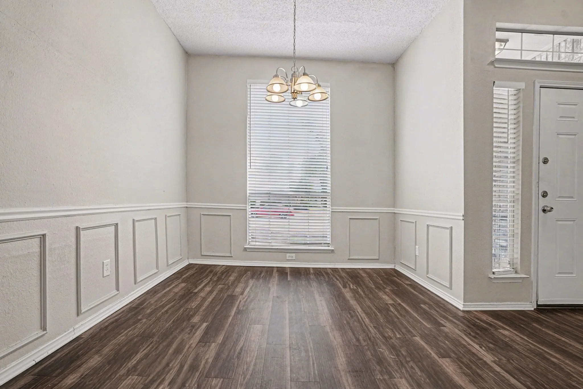 Separate formal dining area