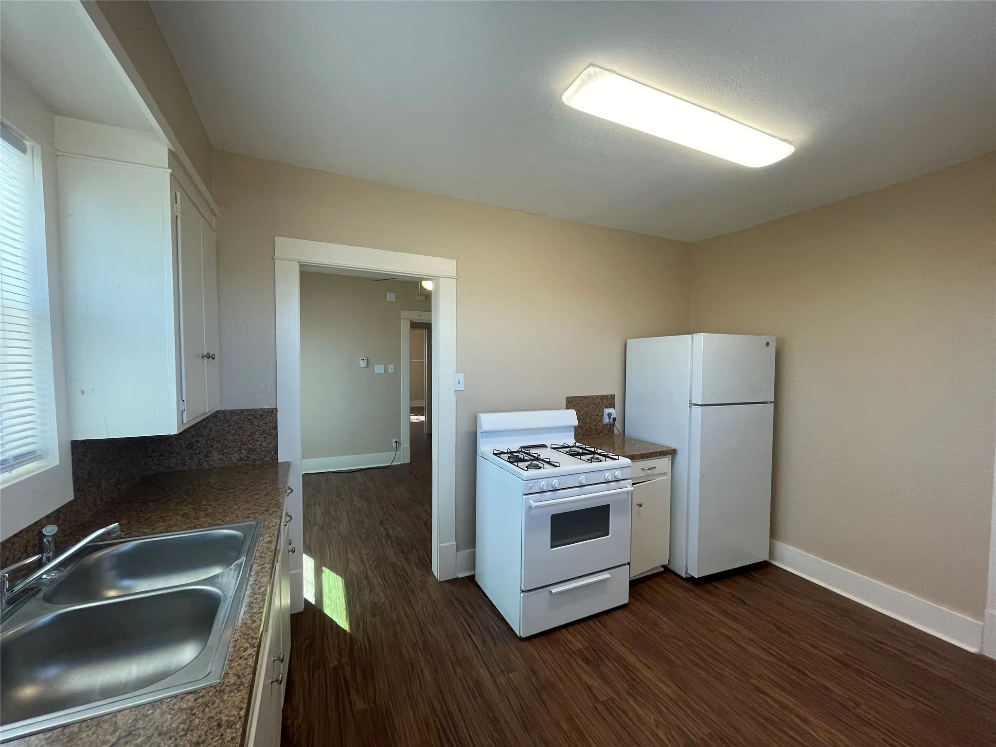 Quadruplex For Rent in Taylor County , 1702 S 3rd Street, Abilene, Texas 79602, 1 Bedroom, 1 Bathroom, Garage spaces, 2,952 Sqft, built in 1926, mls#21392244, Real Estate Agent in Abilene, Homes For Rent in Taylor county, Homes For Rent in Abilene, Realtor in Abilene Texas, Real Estate Brokerage Independent Realty Texas, Luminita Cordes Realtor