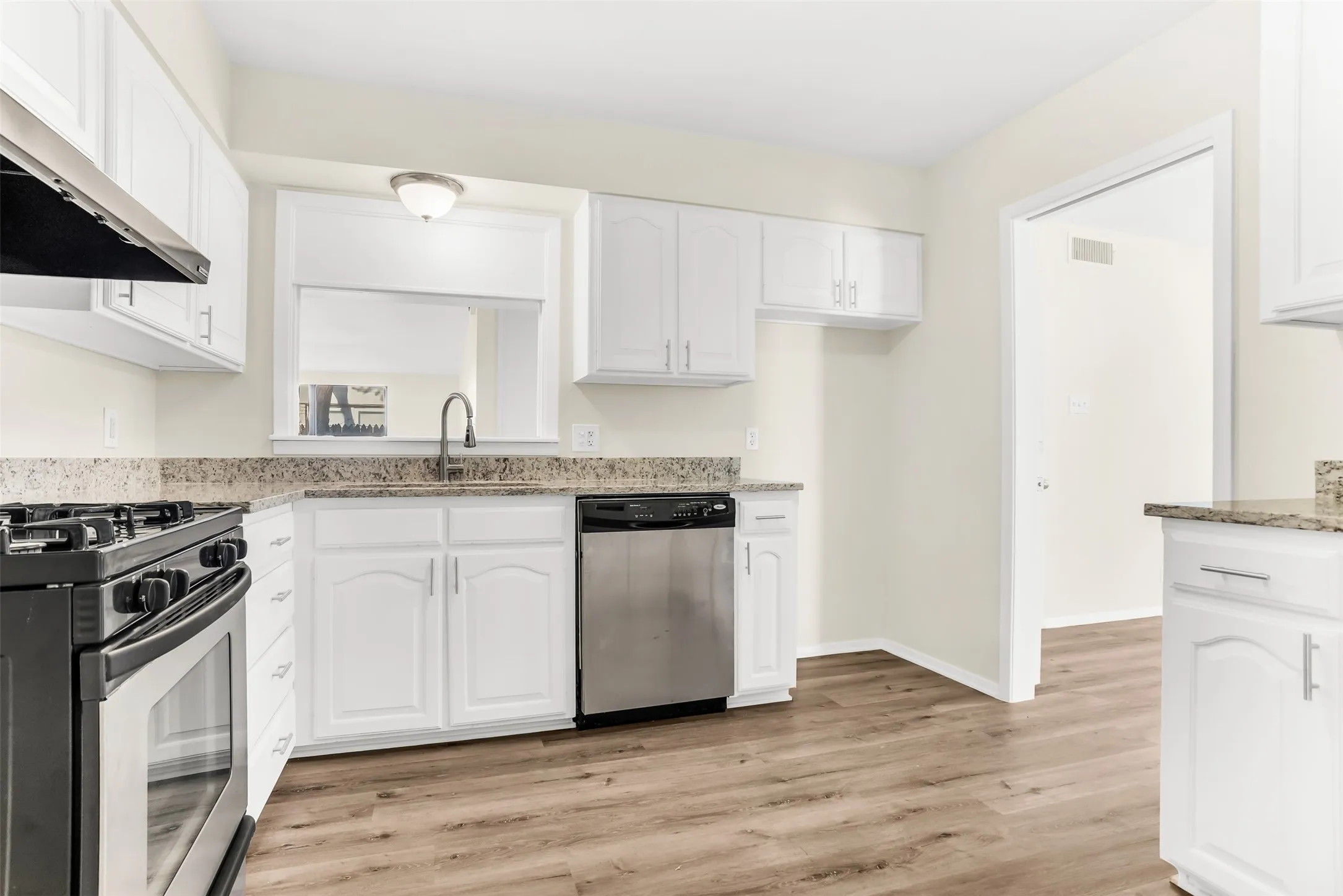 Single Family Residence For Sale in Tarrant County , 6216 Windermere Place, Fort Worth, Texas 76112, 3 Bedroom, 1 Bathroom, 1 Garage spaces, 1,716 Sqft, built in 1955, mls#21392248, Real Estate Agent in Fort Worth, Homes For Sale in Tarrant county, Homes For Sale in Fort Worth, Realtor in Fort Worth Texas, Real Estate Brokerage Independent Realty Texas, Luminita Cordes Realtor