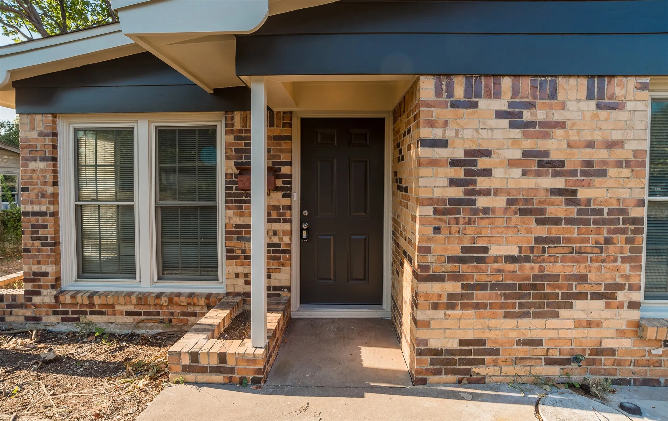 Single Family Residence For Sale in Tarrant County , 6216 Windermere Place, Fort Worth, Texas 76112, 3 Bedroom, 1 Bathroom, 1 Garage spaces, 1,716 Sqft, built in 1955, mls#21392248, Real Estate Agent in Fort Worth, Homes For Sale in Tarrant county, Homes For Sale in Fort Worth, Realtor in Fort Worth Texas, Real Estate Brokerage Independent Realty Texas, Luminita Cordes Realtor