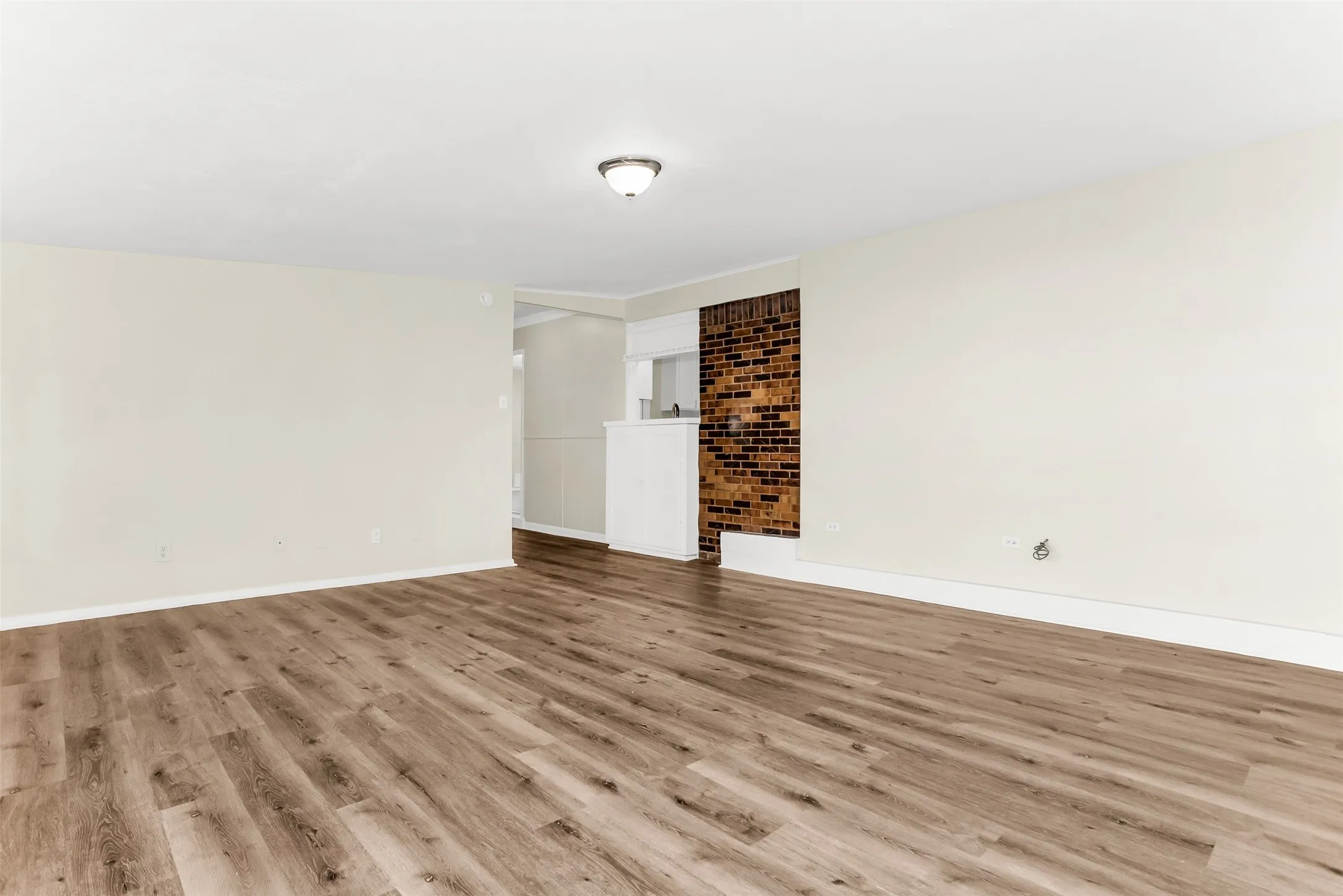 Single Family Residence For Sale in Tarrant County , 6216 Windermere Place, Fort Worth, Texas 76112, 3 Bedroom, 1 Bathroom, 1 Garage spaces, 1,716 Sqft, built in 1955, mls#21392248, Real Estate Agent in Fort Worth, Homes For Sale in Tarrant county, Homes For Sale in Fort Worth, Realtor in Fort Worth Texas, Real Estate Brokerage Independent Realty Texas, Luminita Cordes Realtor