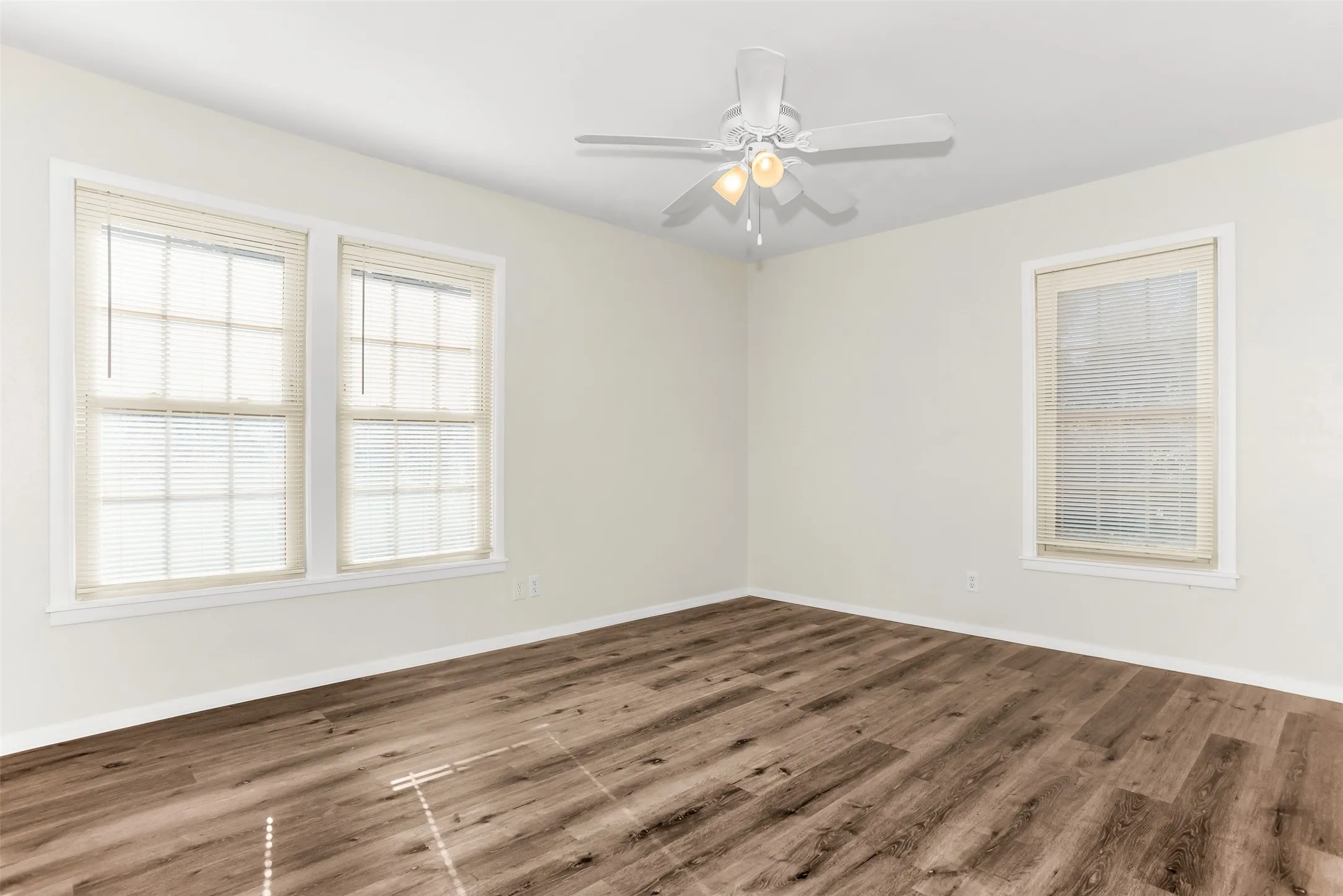 Single Family Residence For Sale in Tarrant County , 6216 Windermere Place, Fort Worth, Texas 76112, 3 Bedroom, 1 Bathroom, 1 Garage spaces, 1,716 Sqft, built in 1955, mls#21392248, Real Estate Agent in Fort Worth, Homes For Sale in Tarrant county, Homes For Sale in Fort Worth, Realtor in Fort Worth Texas, Real Estate Brokerage Independent Realty Texas, Luminita Cordes Realtor