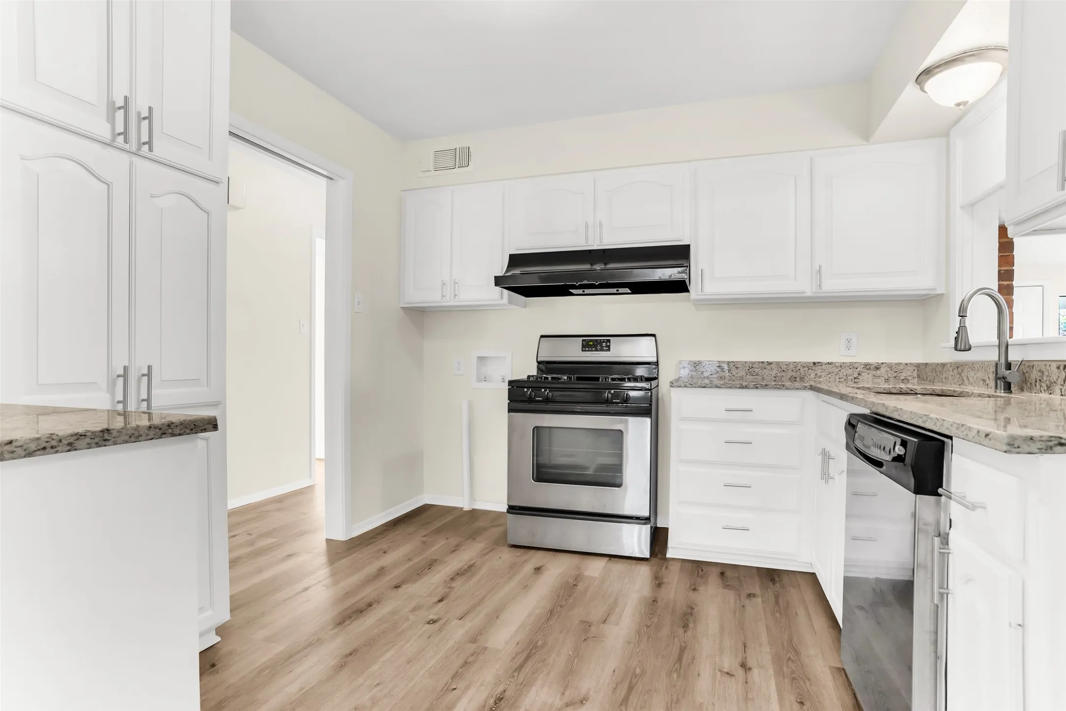Single Family Residence For Sale in Tarrant County , 6216 Windermere Place, Fort Worth, Texas 76112, 3 Bedroom, 1 Bathroom, 1 Garage spaces, 1,716 Sqft, built in 1955, mls#21392248, Real Estate Agent in Fort Worth, Homes For Sale in Tarrant county, Homes For Sale in Fort Worth, Realtor in Fort Worth Texas, Real Estate Brokerage Independent Realty Texas, Luminita Cordes Realtor