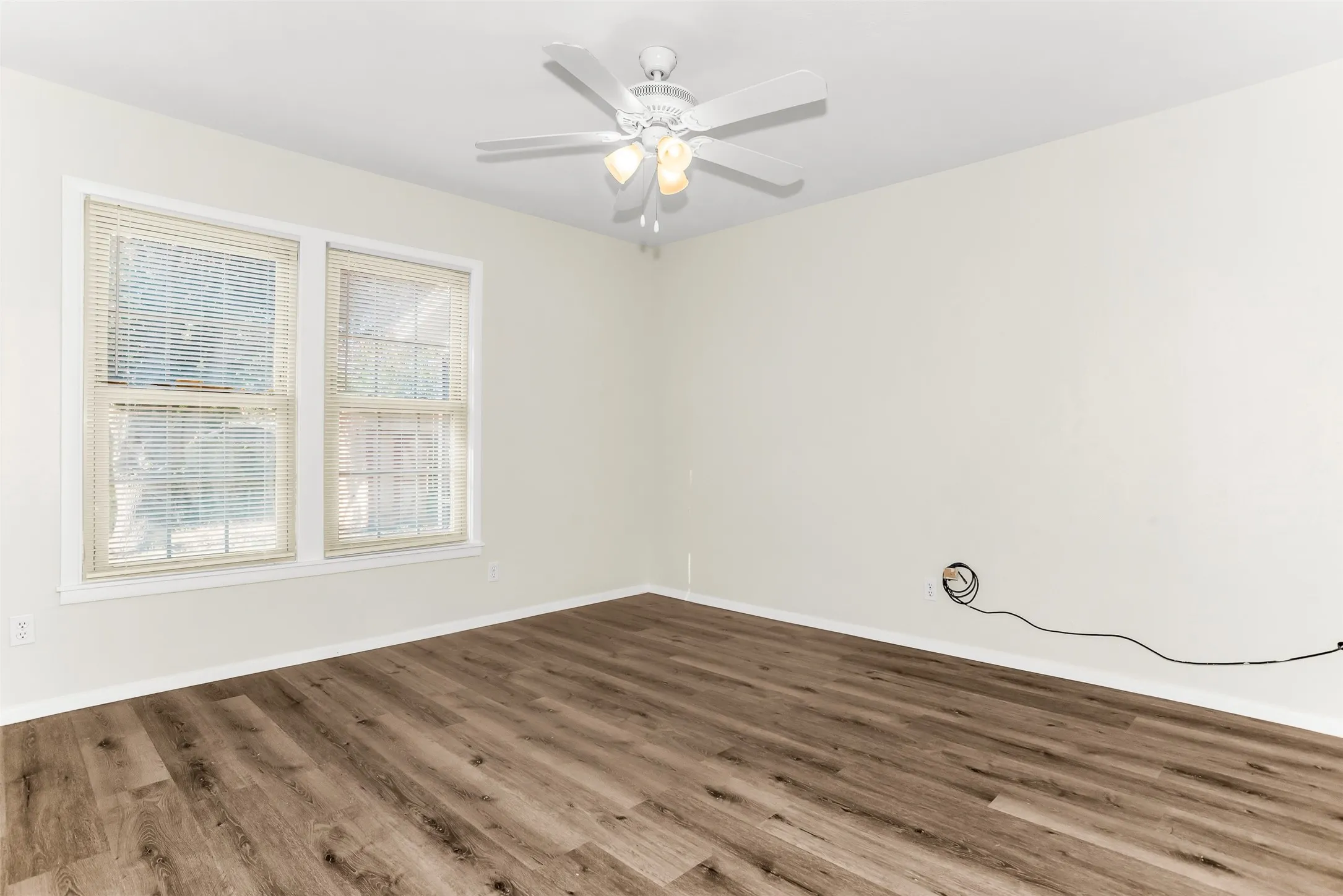 Single Family Residence For Sale in Tarrant County , 6216 Windermere Place, Fort Worth, Texas 76112, 3 Bedroom, 1 Bathroom, 1 Garage spaces, 1,716 Sqft, built in 1955, mls#21392248, Real Estate Agent in Fort Worth, Homes For Sale in Tarrant county, Homes For Sale in Fort Worth, Realtor in Fort Worth Texas, Real Estate Brokerage Independent Realty Texas, Luminita Cordes Realtor