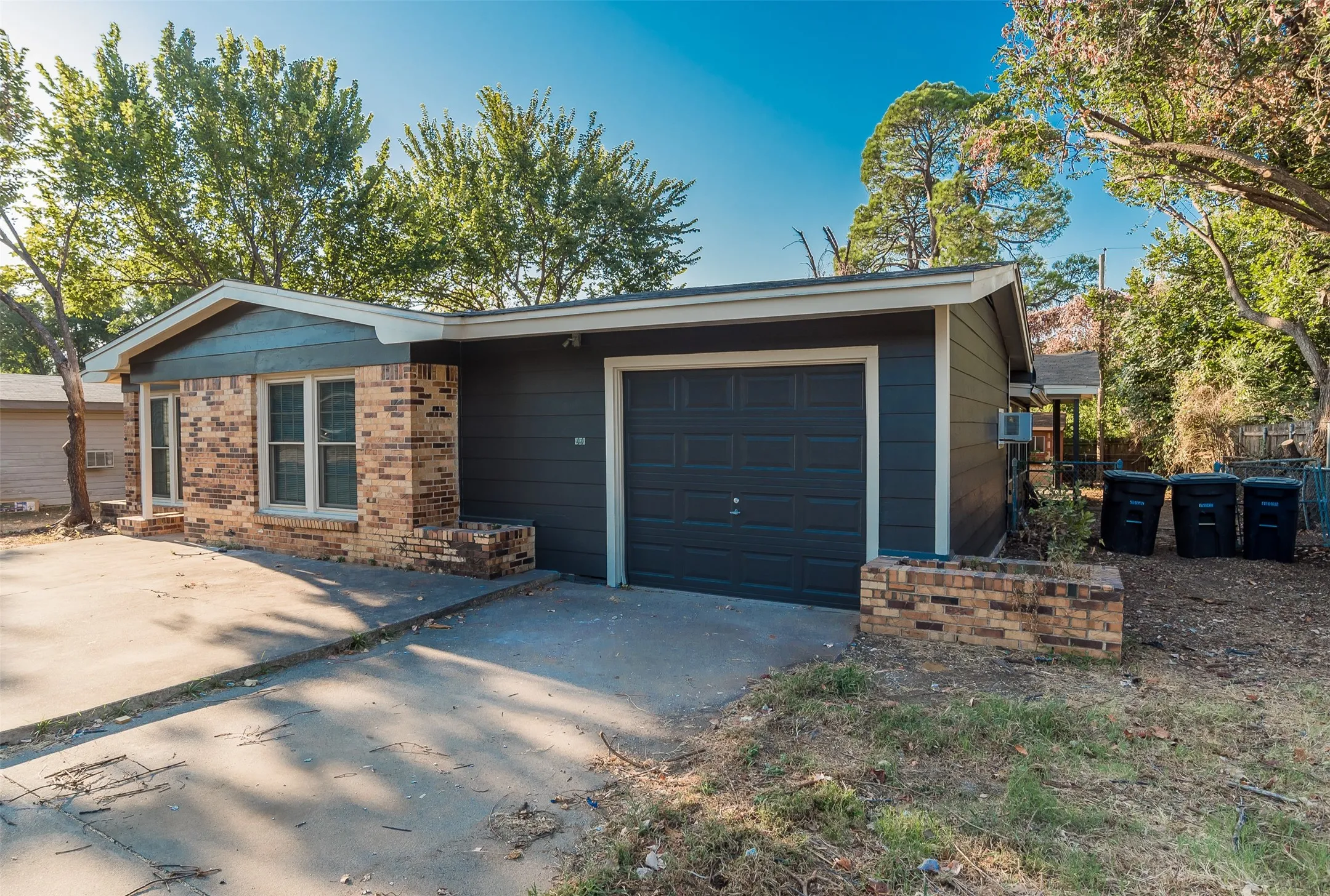 Single Family Residence For Sale in Tarrant County , 6216 Windermere Place, Fort Worth, Texas 76112, 3 Bedroom, 1 Bathroom, 1 Garage spaces, 1,716 Sqft, built in 1955, mls#21392248, Real Estate Agent in Fort Worth, Homes For Sale in Tarrant county, Homes For Sale in Fort Worth, Realtor in Fort Worth Texas, Real Estate Brokerage Independent Realty Texas, Luminita Cordes Realtor
