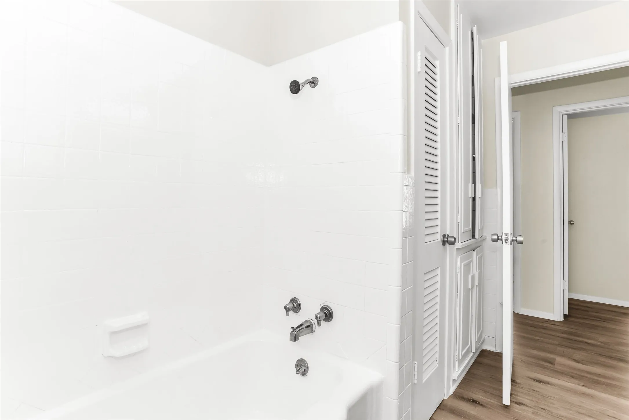 Single Family Residence For Sale in Tarrant County , 6216 Windermere Place, Fort Worth, Texas 76112, 3 Bedroom, 1 Bathroom, 1 Garage spaces, 1,716 Sqft, built in 1955, mls#21392248, Real Estate Agent in Fort Worth, Homes For Sale in Tarrant county, Homes For Sale in Fort Worth, Realtor in Fort Worth Texas, Real Estate Brokerage Independent Realty Texas, Luminita Cordes Realtor