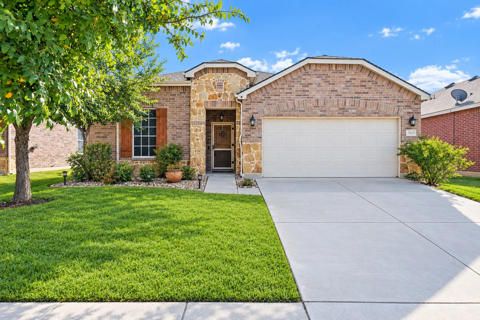 Single Family Residence For Sale in Tarrant County , 7704 Anatolian Way, Fort Worth, Texas 76131, 3 Bedroom, 2 Bathroom, 2 Garage spaces, 2,143 Sqft, built in 2014, mls#21391312, Real Estate Agent in Fort Worth, Homes For Sale in Tarrant county, Homes For Sale in Fort Worth, Realtor in Fort Worth Texas, Real Estate Brokerage Independent Realty Texas, Luminita Cordes Realtor