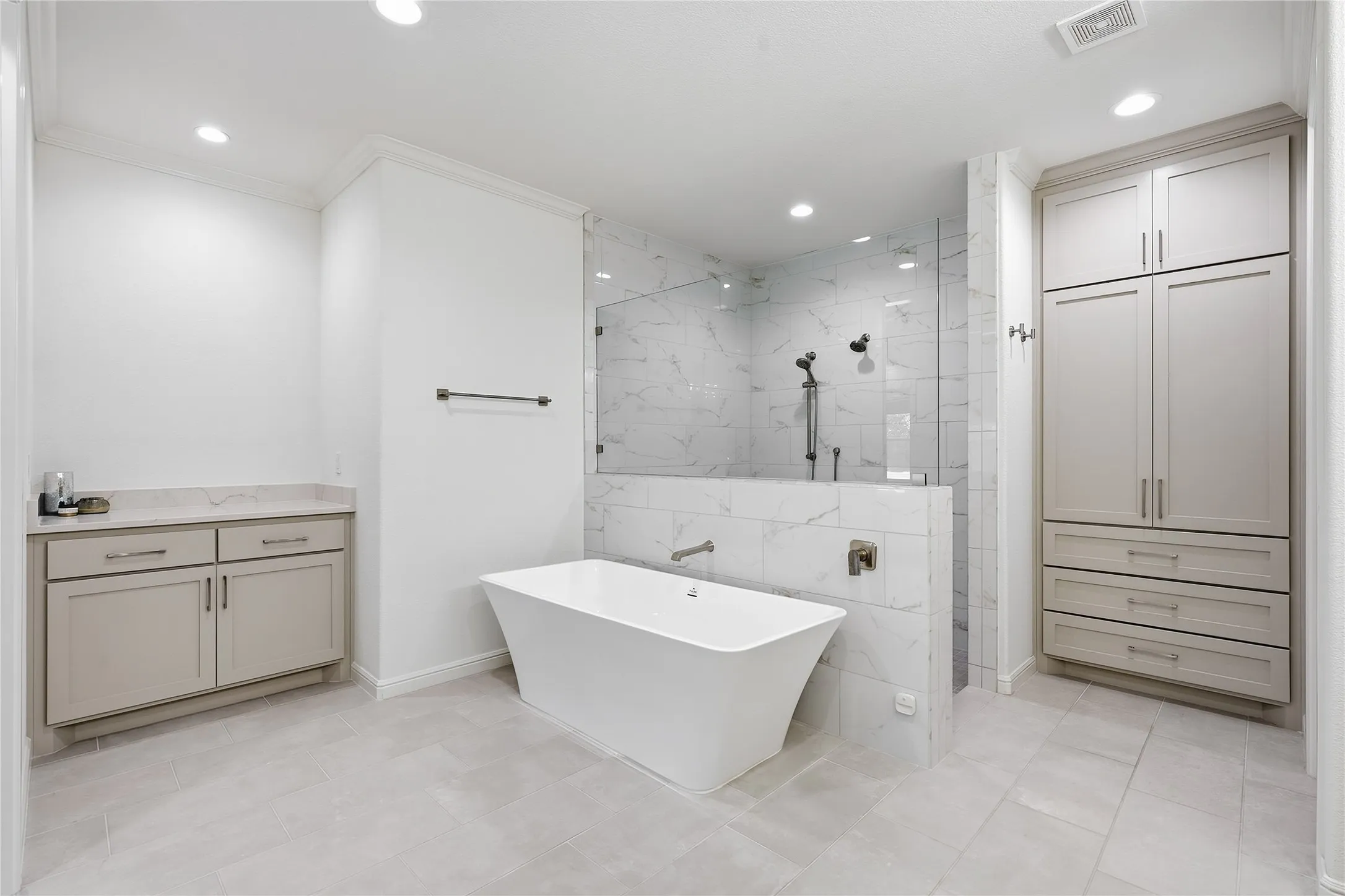 Single Family Residence For Sale in Parker County , 1021 Tobey Court, Aledo, Texas 76008, 4 Bedroom, 3 Bathroom, 3 Garage spaces, 2,995 Sqft, built in 2023, mls#21392225, Real Estate Agent in Aledo, Homes For Sale in Parker county, Homes For Sale in Aledo, Realtor in Aledo Texas, Real Estate Brokerage Independent Realty Texas, Luminita Cordes Realtor