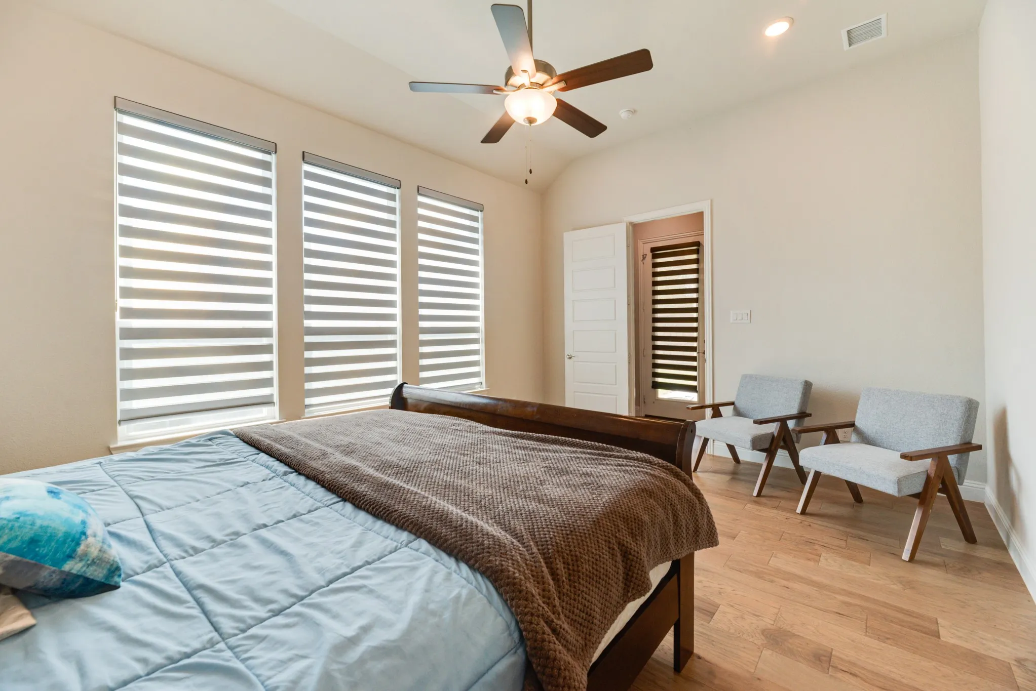 Single Family Residence For Rent in Johnson County , 3107 Trinity Ridge Street, Mansfield, Texas 76063, 4 Bedroom, 4 Bathroom, 3 Garage spaces, 3,383 Sqft, built in 2022, mls#21388395, Real Estate Agent in Mansfield, Homes For Rent in Johnson county, Homes For Rent in Mansfield, Realtor in Mansfield Texas, Real Estate Brokerage Independent Realty Texas, Luminita Cordes Realtor