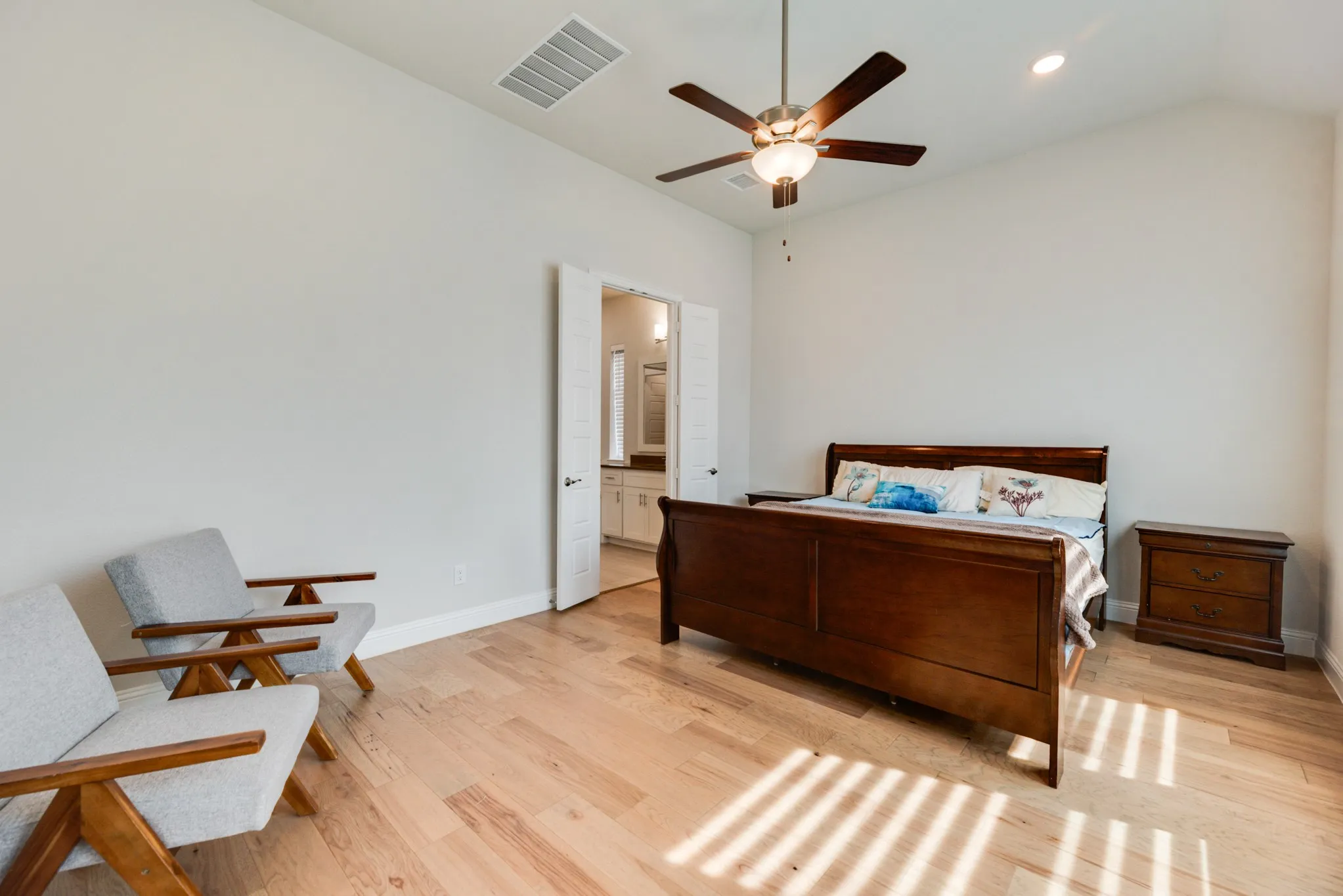 Single Family Residence For Rent in Johnson County , 3107 Trinity Ridge Street, Mansfield, Texas 76063, 4 Bedroom, 4 Bathroom, 3 Garage spaces, 3,383 Sqft, built in 2022, mls#21388395, Real Estate Agent in Mansfield, Homes For Rent in Johnson county, Homes For Rent in Mansfield, Realtor in Mansfield Texas, Real Estate Brokerage Independent Realty Texas, Luminita Cordes Realtor