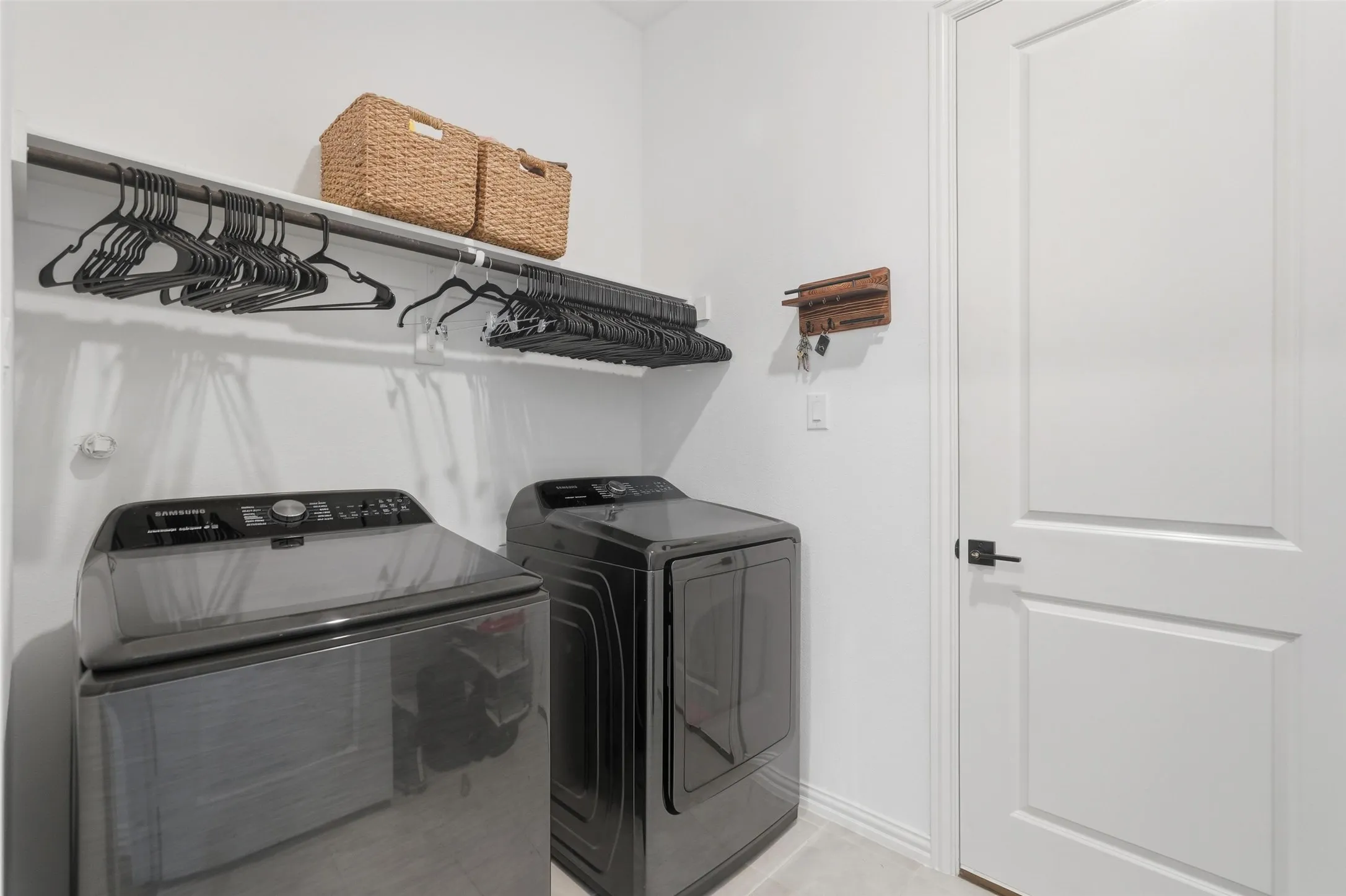 Single Family Residence For Rent in Dallas County , 7503 Millingston Road, Dallas, Texas 75228, 3 Bedroom, 3 Bathroom, 2 Garage spaces, 1,650 Sqft, built in 2023, mls#21391737, Real Estate Agent in Dallas, Homes For Rent in Dallas county, Homes For Rent in Dallas, Realtor in Dallas Texas, Real Estate Brokerage Independent Realty Texas, Luminita Cordes Realtor