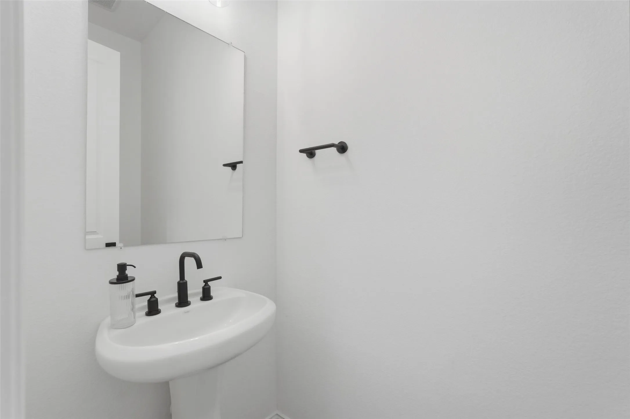 Single Family Residence For Rent in Dallas County , 7503 Millingston Road, Dallas, Texas 75228, 3 Bedroom, 3 Bathroom, 2 Garage spaces, 1,650 Sqft, built in 2023, mls#21391737, Real Estate Agent in Dallas, Homes For Rent in Dallas county, Homes For Rent in Dallas, Realtor in Dallas Texas, Real Estate Brokerage Independent Realty Texas, Luminita Cordes Realtor