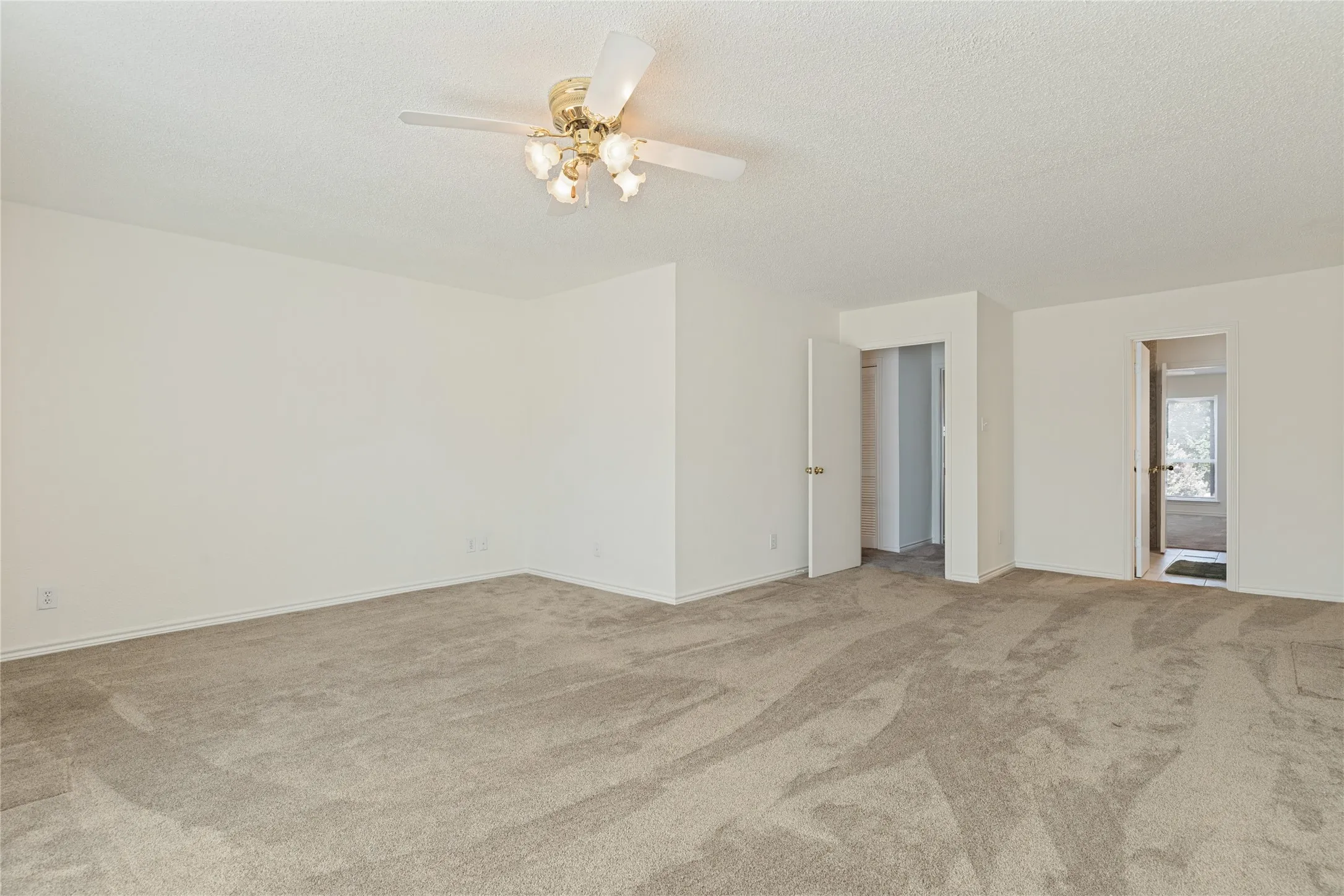 Townhouse For Sale in Collin County , 8400 Hickory Street 2402, Frisco, Texas 75034, 2 Bedroom, 2 Bathroom, 1 Garage spaces, 1,188 Sqft, built in 1987, mls#21391417, Real Estate Agent in Frisco, Homes For Sale in Collin county, Homes For Sale in Frisco, Realtor in Frisco Texas, Real Estate Brokerage Independent Realty Texas, Luminita Cordes Realtor