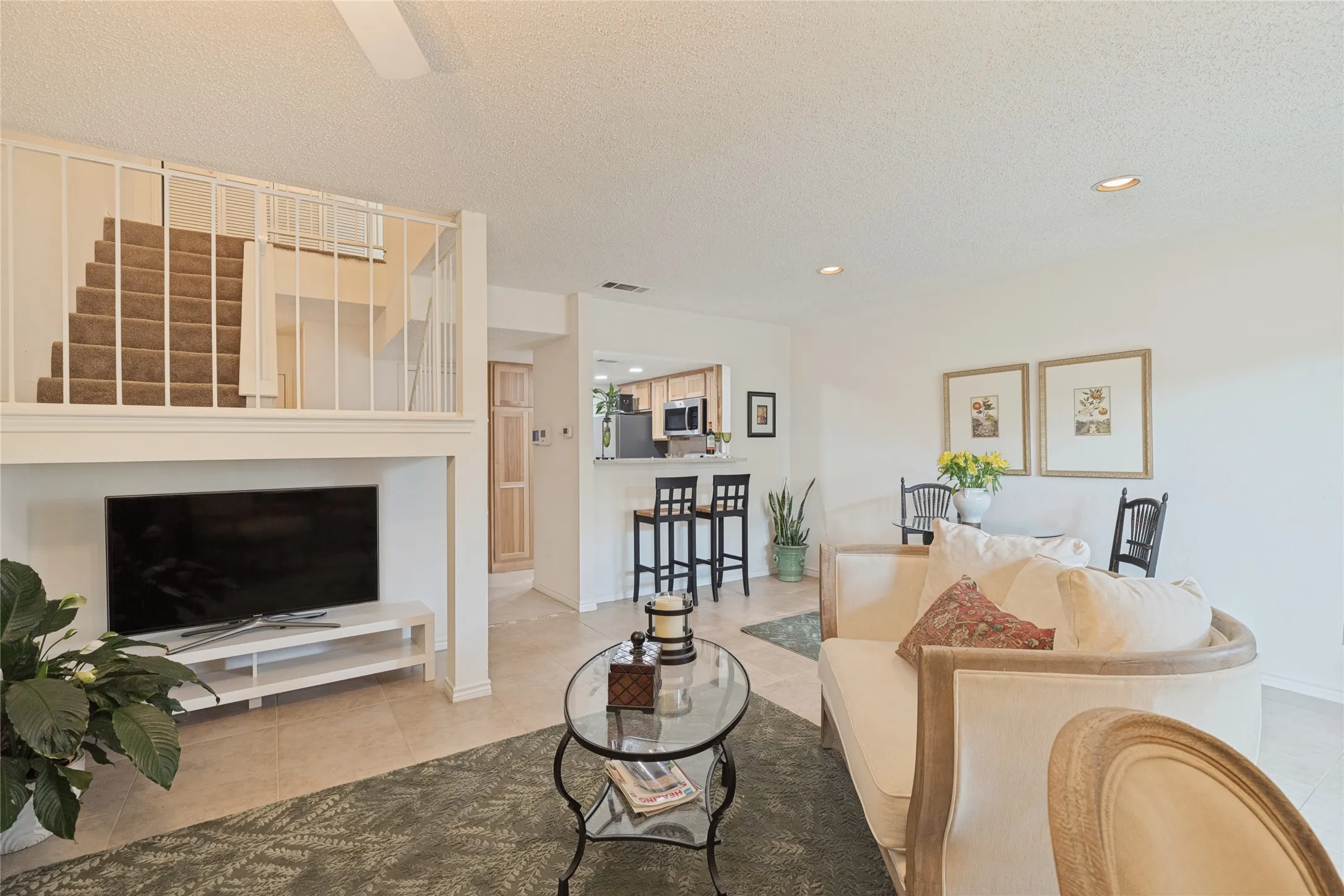Townhouse For Sale in Collin County , 8400 Hickory Street 2402, Frisco, Texas 75034, 2 Bedroom, 2 Bathroom, 1 Garage spaces, 1,188 Sqft, built in 1987, mls#21391417, Real Estate Agent in Frisco, Homes For Sale in Collin county, Homes For Sale in Frisco, Realtor in Frisco Texas, Real Estate Brokerage Independent Realty Texas, Luminita Cordes Realtor