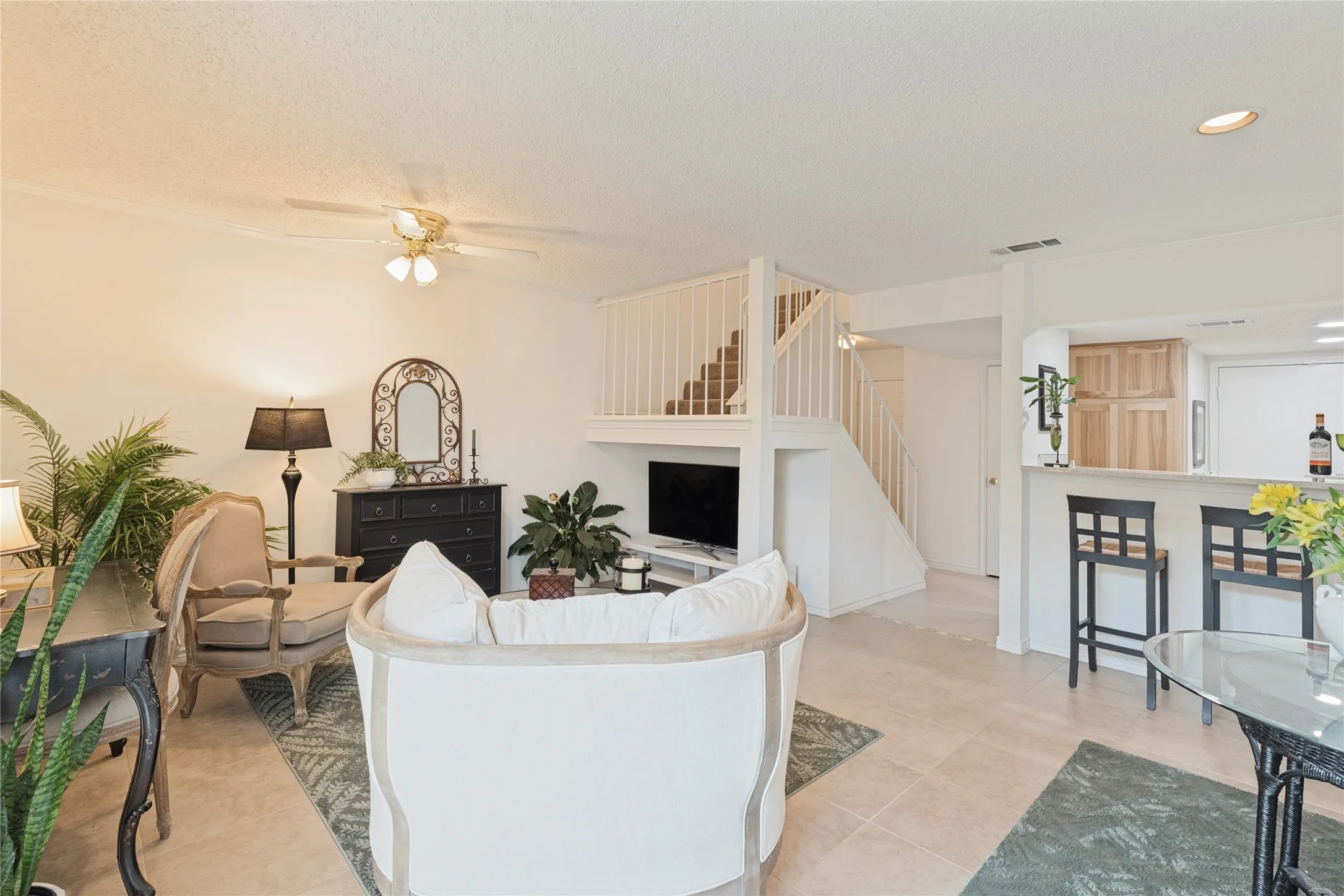 Townhouse For Sale in Collin County , 8400 Hickory Street 2402, Frisco, Texas 75034, 2 Bedroom, 2 Bathroom, 1 Garage spaces, 1,188 Sqft, built in 1987, mls#21391417, Real Estate Agent in Frisco, Homes For Sale in Collin county, Homes For Sale in Frisco, Realtor in Frisco Texas, Real Estate Brokerage Independent Realty Texas, Luminita Cordes Realtor