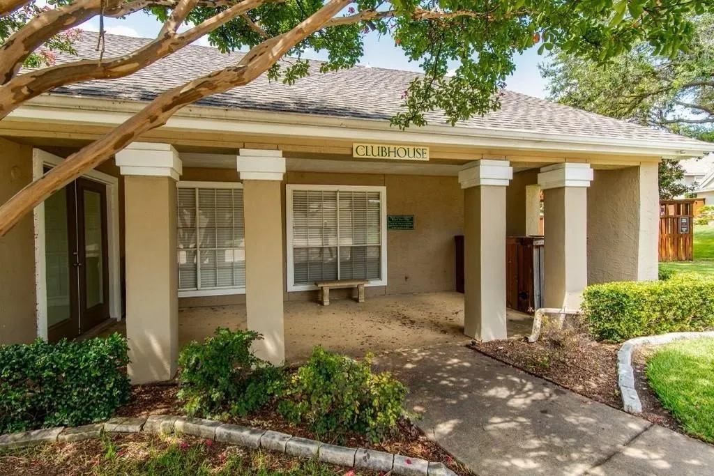 Townhouse For Sale in Collin County , 8400 Hickory Street 2402, Frisco, Texas 75034, 2 Bedroom, 2 Bathroom, 1 Garage spaces, 1,188 Sqft, built in 1987, mls#21391417, Real Estate Agent in Frisco, Homes For Sale in Collin county, Homes For Sale in Frisco, Realtor in Frisco Texas, Real Estate Brokerage Independent Realty Texas, Luminita Cordes Realtor