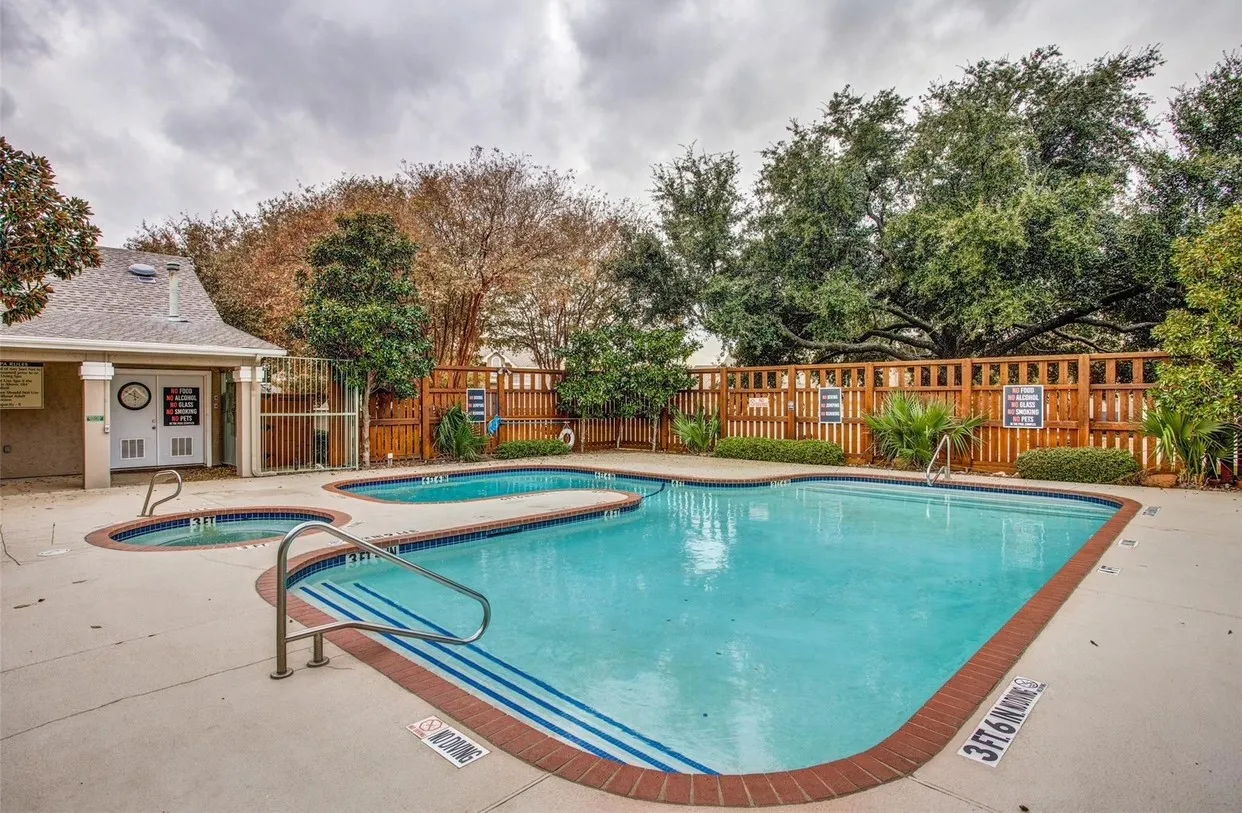 Townhouse For Sale in Collin County , 8400 Hickory Street 2402, Frisco, Texas 75034, 2 Bedroom, 2 Bathroom, 1 Garage spaces, 1,188 Sqft, built in 1987, mls#21391417, Real Estate Agent in Frisco, Homes For Sale in Collin county, Homes For Sale in Frisco, Realtor in Frisco Texas, Real Estate Brokerage Independent Realty Texas, Luminita Cordes Realtor