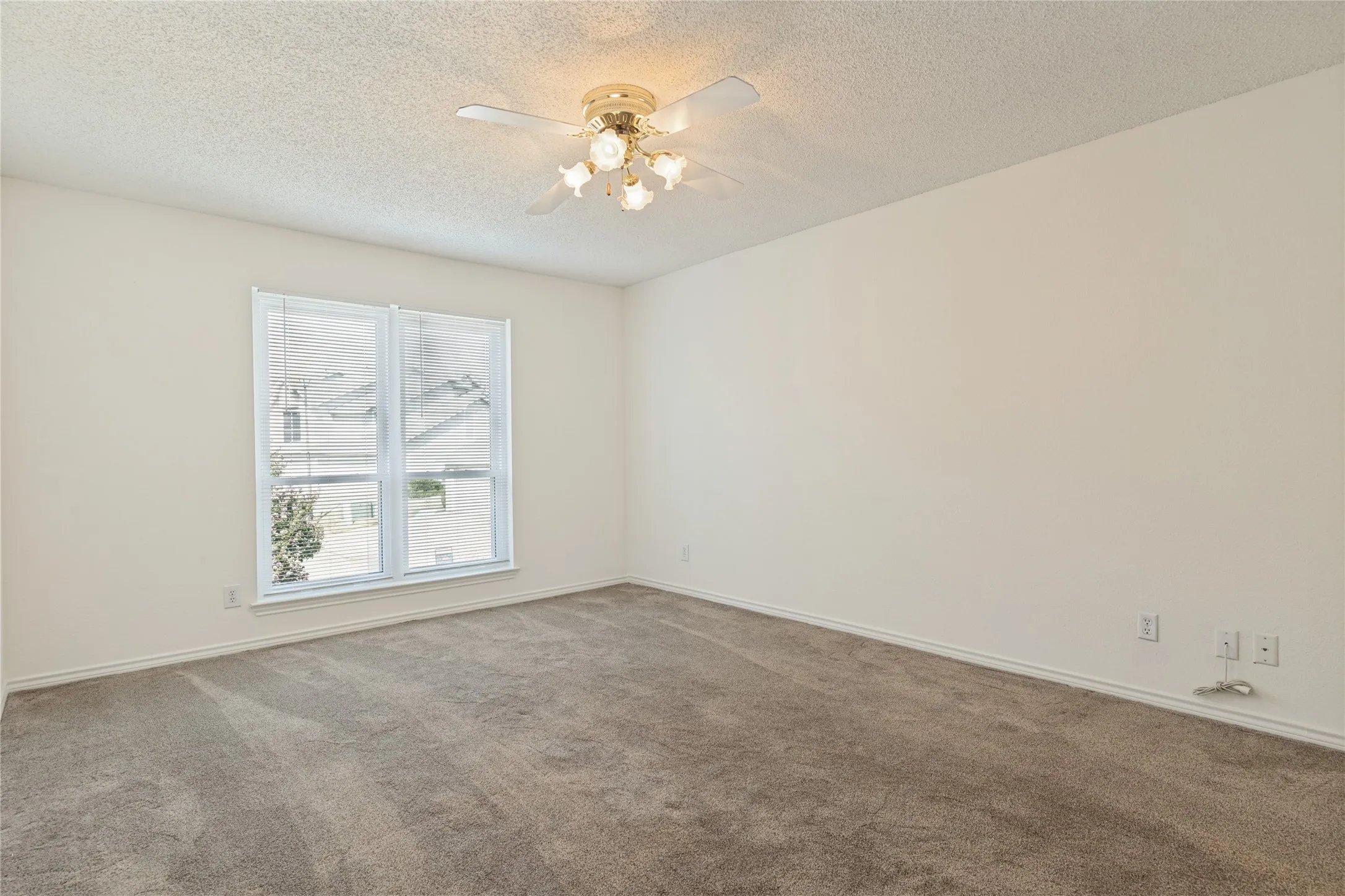 Townhouse For Sale in Collin County , 8400 Hickory Street 2402, Frisco, Texas 75034, 2 Bedroom, 2 Bathroom, 1 Garage spaces, 1,188 Sqft, built in 1987, mls#21391417, Real Estate Agent in Frisco, Homes For Sale in Collin county, Homes For Sale in Frisco, Realtor in Frisco Texas, Real Estate Brokerage Independent Realty Texas, Luminita Cordes Realtor