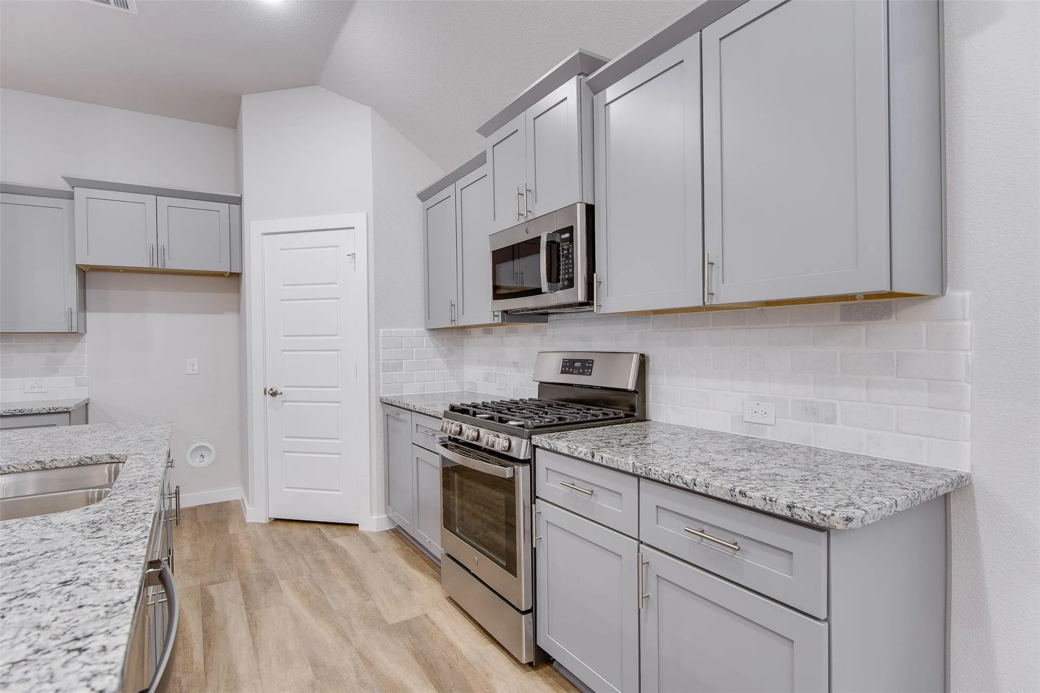 Single Family Residence For Rent in Tarrant County , 1716 Everitt Trail, Fort Worth, Texas 76052, 4 Bedroom, 2 Bathroom, 2 Garage spaces, 1,883 Sqft, built in 2020, mls#21392271, Real Estate Agent in Fort Worth, Homes For Rent in Tarrant county, Homes For Rent in Fort Worth, Realtor in Fort Worth Texas, Real Estate Brokerage Independent Realty Texas, Luminita Cordes Realtor