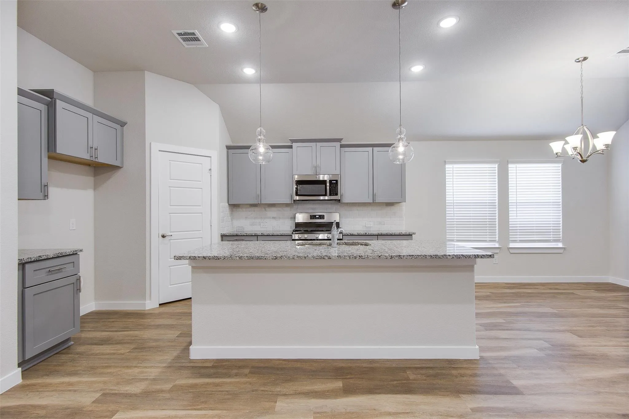 Single Family Residence For Rent in Tarrant County , 1716 Everitt Trail, Fort Worth, Texas 76052, 4 Bedroom, 2 Bathroom, 2 Garage spaces, 1,883 Sqft, built in 2020, mls#21392271, Real Estate Agent in Fort Worth, Homes For Rent in Tarrant county, Homes For Rent in Fort Worth, Realtor in Fort Worth Texas, Real Estate Brokerage Independent Realty Texas, Luminita Cordes Realtor