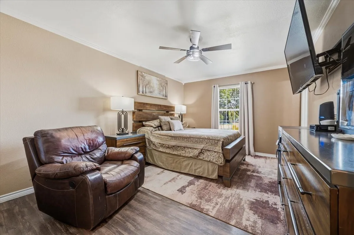 Single Family Residence For Sale in Ellis County , 101 Randy Road, Pecan Hill, Texas 75165, 3 Bedroom, 2 Bathroom, 2 Garage spaces, 2,037 Sqft, built in 1983, mls#21392274, Real Estate Agent in Pecan Hill, Homes For Sale in Ellis county, Homes For Sale in Pecan Hill, Realtor in Pecan Hill Texas, Real Estate Brokerage Independent Realty Texas, Luminita Cordes Realtor
