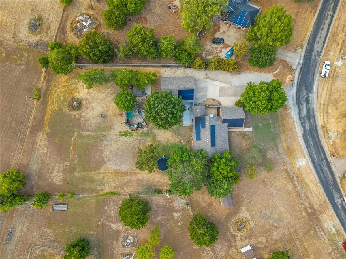Single Family Residence For Sale in Ellis County , 101 Randy Road, Pecan Hill, Texas 75165, 3 Bedroom, 2 Bathroom, 2 Garage spaces, 2,037 Sqft, built in 1983, mls#21392274, Real Estate Agent in Pecan Hill, Homes For Sale in Ellis county, Homes For Sale in Pecan Hill, Realtor in Pecan Hill Texas, Real Estate Brokerage Independent Realty Texas, Luminita Cordes Realtor