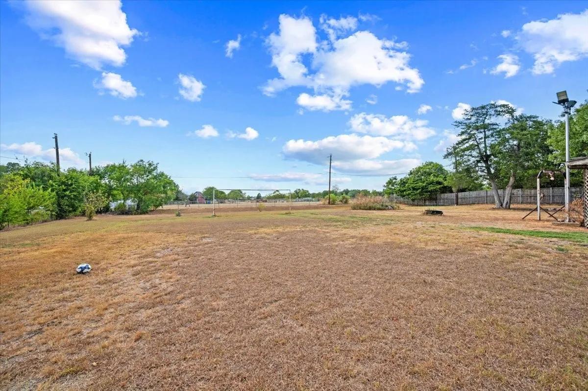 Single Family Residence For Sale in Ellis County , 101 Randy Road, Pecan Hill, Texas 75165, 3 Bedroom, 2 Bathroom, 2 Garage spaces, 2,037 Sqft, built in 1983, mls#21392274, Real Estate Agent in Pecan Hill, Homes For Sale in Ellis county, Homes For Sale in Pecan Hill, Realtor in Pecan Hill Texas, Real Estate Brokerage Independent Realty Texas, Luminita Cordes Realtor