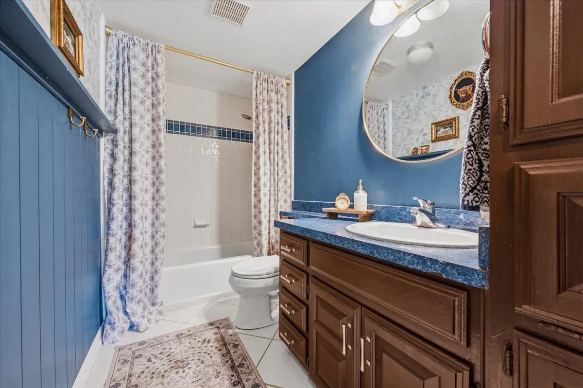 Single Family Residence For Sale in Ellis County , 101 Randy Road, Pecan Hill, Texas 75165, 3 Bedroom, 2 Bathroom, 2 Garage spaces, 2,037 Sqft, built in 1983, mls#21392274, Real Estate Agent in Pecan Hill, Homes For Sale in Ellis county, Homes For Sale in Pecan Hill, Realtor in Pecan Hill Texas, Real Estate Brokerage Independent Realty Texas, Luminita Cordes Realtor