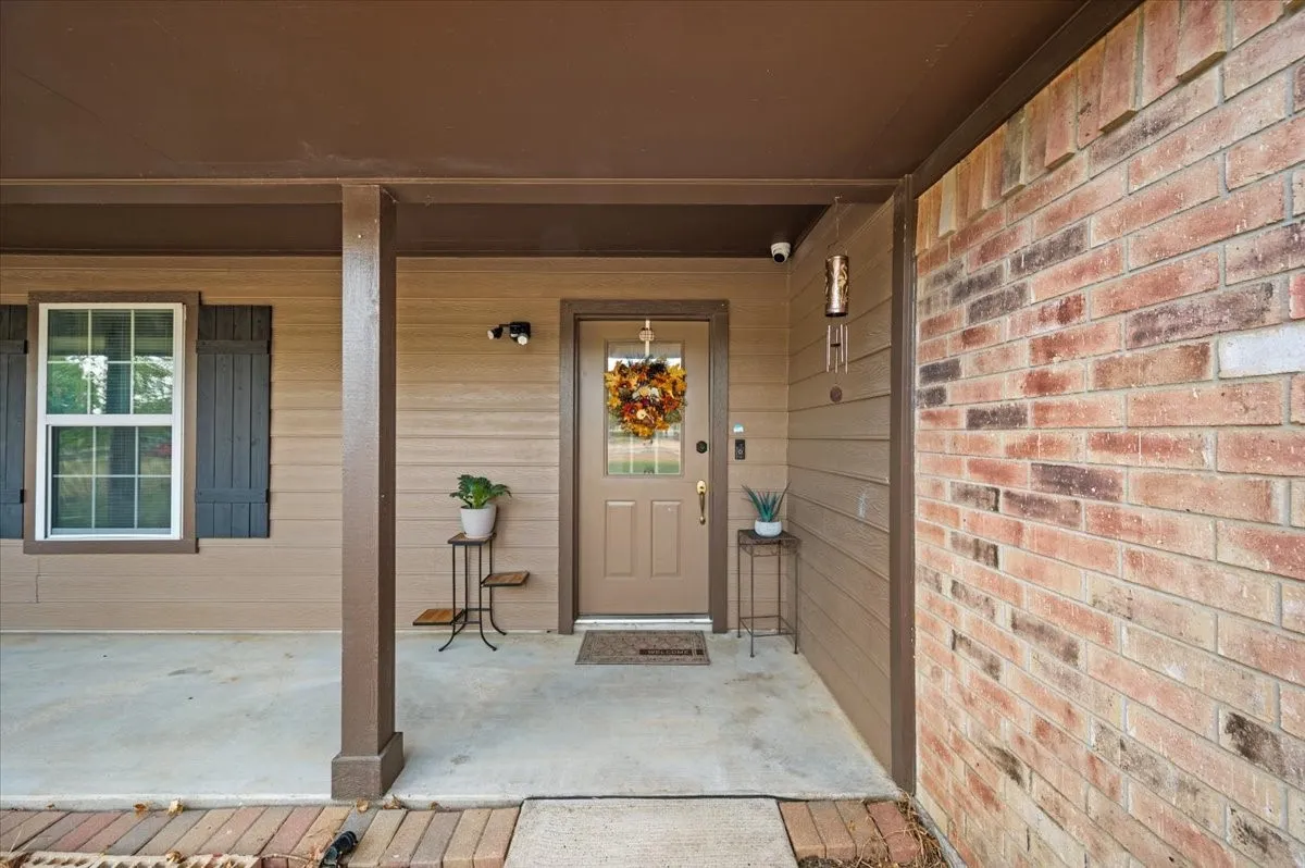Single Family Residence For Sale in Ellis County , 101 Randy Road, Pecan Hill, Texas 75165, 3 Bedroom, 2 Bathroom, 2 Garage spaces, 2,037 Sqft, built in 1983, mls#21392274, Real Estate Agent in Pecan Hill, Homes For Sale in Ellis county, Homes For Sale in Pecan Hill, Realtor in Pecan Hill Texas, Real Estate Brokerage Independent Realty Texas, Luminita Cordes Realtor