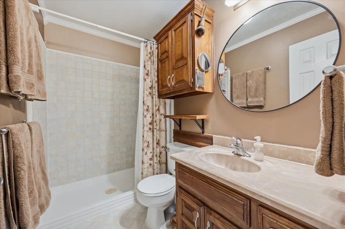 Single Family Residence For Sale in Ellis County , 101 Randy Road, Pecan Hill, Texas 75165, 3 Bedroom, 2 Bathroom, 2 Garage spaces, 2,037 Sqft, built in 1983, mls#21392274, Real Estate Agent in Pecan Hill, Homes For Sale in Ellis county, Homes For Sale in Pecan Hill, Realtor in Pecan Hill Texas, Real Estate Brokerage Independent Realty Texas, Luminita Cordes Realtor