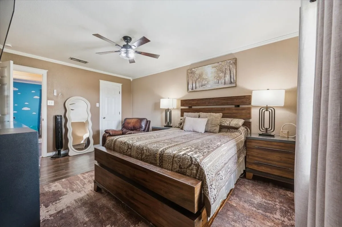 Single Family Residence For Sale in Ellis County , 101 Randy Road, Pecan Hill, Texas 75165, 3 Bedroom, 2 Bathroom, 2 Garage spaces, 2,037 Sqft, built in 1983, mls#21392274, Real Estate Agent in Pecan Hill, Homes For Sale in Ellis county, Homes For Sale in Pecan Hill, Realtor in Pecan Hill Texas, Real Estate Brokerage Independent Realty Texas, Luminita Cordes Realtor