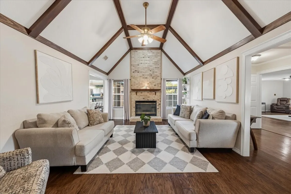 Single Family Residence For Sale in Ellis County , 101 Randy Road, Pecan Hill, Texas 75165, 3 Bedroom, 2 Bathroom, 2 Garage spaces, 2,037 Sqft, built in 1983, mls#21392274, Real Estate Agent in Pecan Hill, Homes For Sale in Ellis county, Homes For Sale in Pecan Hill, Realtor in Pecan Hill Texas, Real Estate Brokerage Independent Realty Texas, Luminita Cordes Realtor