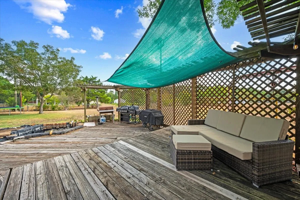 Single Family Residence For Sale in Ellis County , 101 Randy Road, Pecan Hill, Texas 75165, 3 Bedroom, 2 Bathroom, 2 Garage spaces, 2,037 Sqft, built in 1983, mls#21392274, Real Estate Agent in Pecan Hill, Homes For Sale in Ellis county, Homes For Sale in Pecan Hill, Realtor in Pecan Hill Texas, Real Estate Brokerage Independent Realty Texas, Luminita Cordes Realtor