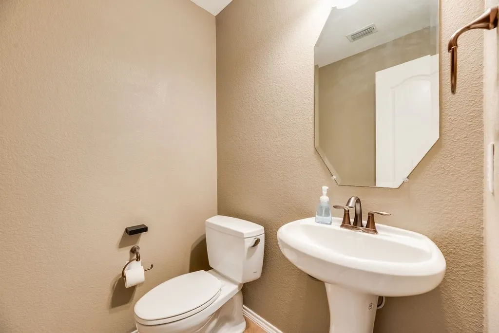 Single Family Residence For Sale in Collin County , 1202 Chestnut Hill Drive, Wylie, Texas 75098, 4 Bedroom, 3 Bathroom, 2 Garage spaces, 2,649 Sqft, built in 2008, mls#21391901, Real Estate Agent in Wylie, Homes For Sale in Collin county, Homes For Sale in Wylie, Realtor in Wylie Texas, Real Estate Brokerage Independent Realty Texas, Luminita Cordes Realtor