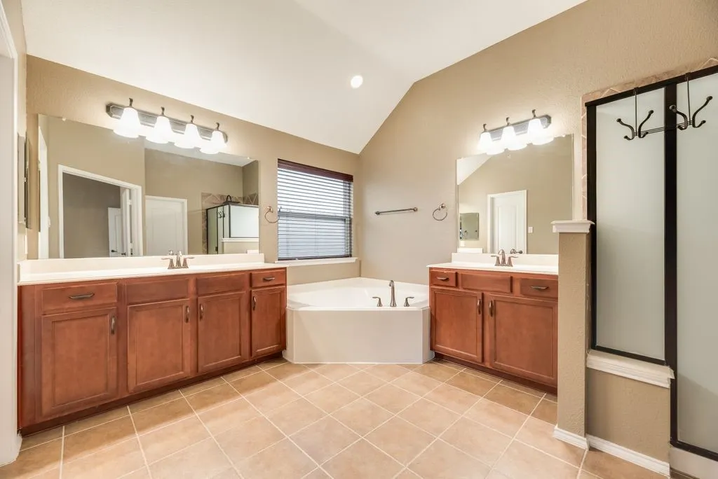 Single Family Residence For Sale in Collin County , 1202 Chestnut Hill Drive, Wylie, Texas 75098, 4 Bedroom, 3 Bathroom, 2 Garage spaces, 2,649 Sqft, built in 2008, mls#21391901, Real Estate Agent in Wylie, Homes For Sale in Collin county, Homes For Sale in Wylie, Realtor in Wylie Texas, Real Estate Brokerage Independent Realty Texas, Luminita Cordes Realtor