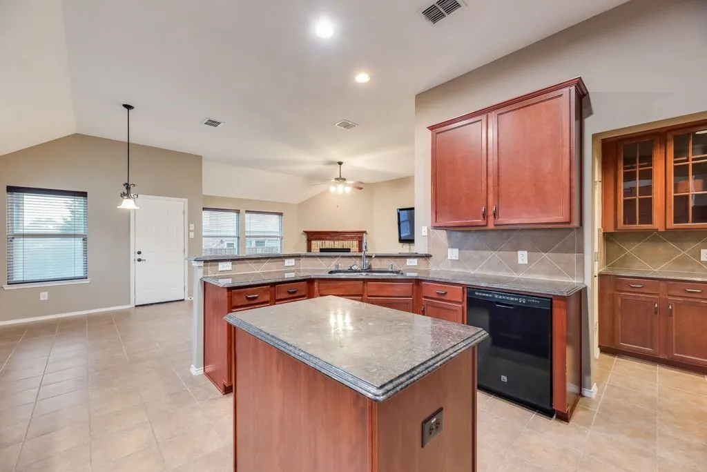Single Family Residence For Sale in Collin County , 1202 Chestnut Hill Drive, Wylie, Texas 75098, 4 Bedroom, 3 Bathroom, 2 Garage spaces, 2,649 Sqft, built in 2008, mls#21391901, Real Estate Agent in Wylie, Homes For Sale in Collin county, Homes For Sale in Wylie, Realtor in Wylie Texas, Real Estate Brokerage Independent Realty Texas, Luminita Cordes Realtor