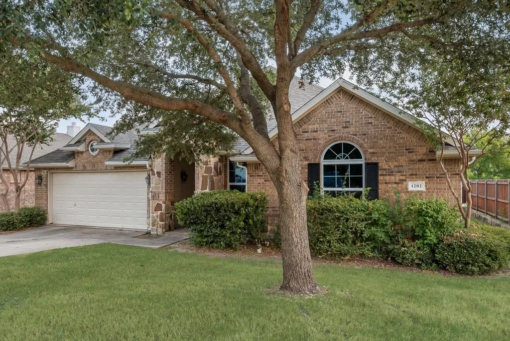 Single Family Residence For Sale in Collin County , 1202 Chestnut Hill Drive, Wylie, Texas 75098, 4 Bedroom, 3 Bathroom, 2 Garage spaces, 2,649 Sqft, built in 2008, mls#21391901, Real Estate Agent in Wylie, Homes For Sale in Collin county, Homes For Sale in Wylie, Realtor in Wylie Texas, Real Estate Brokerage Independent Realty Texas, Luminita Cordes Realtor